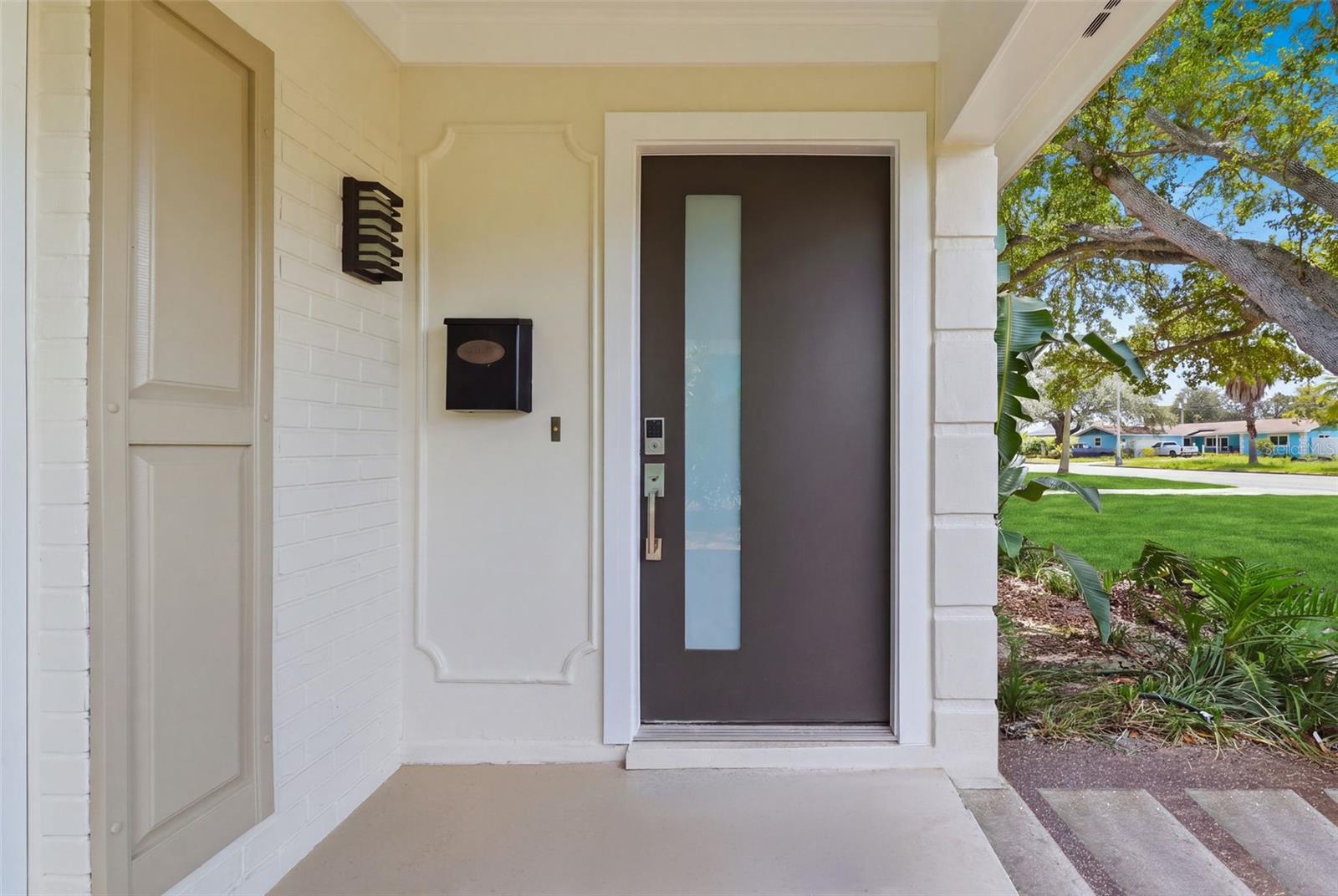615 E DAVIS BLVD — photo 2