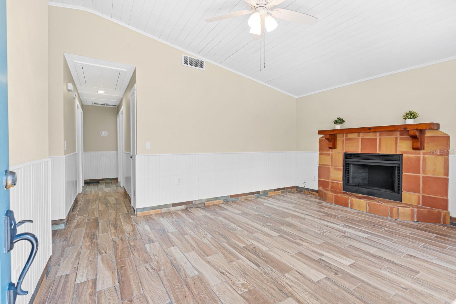 1205 MOHRLAKE DR — photo 3