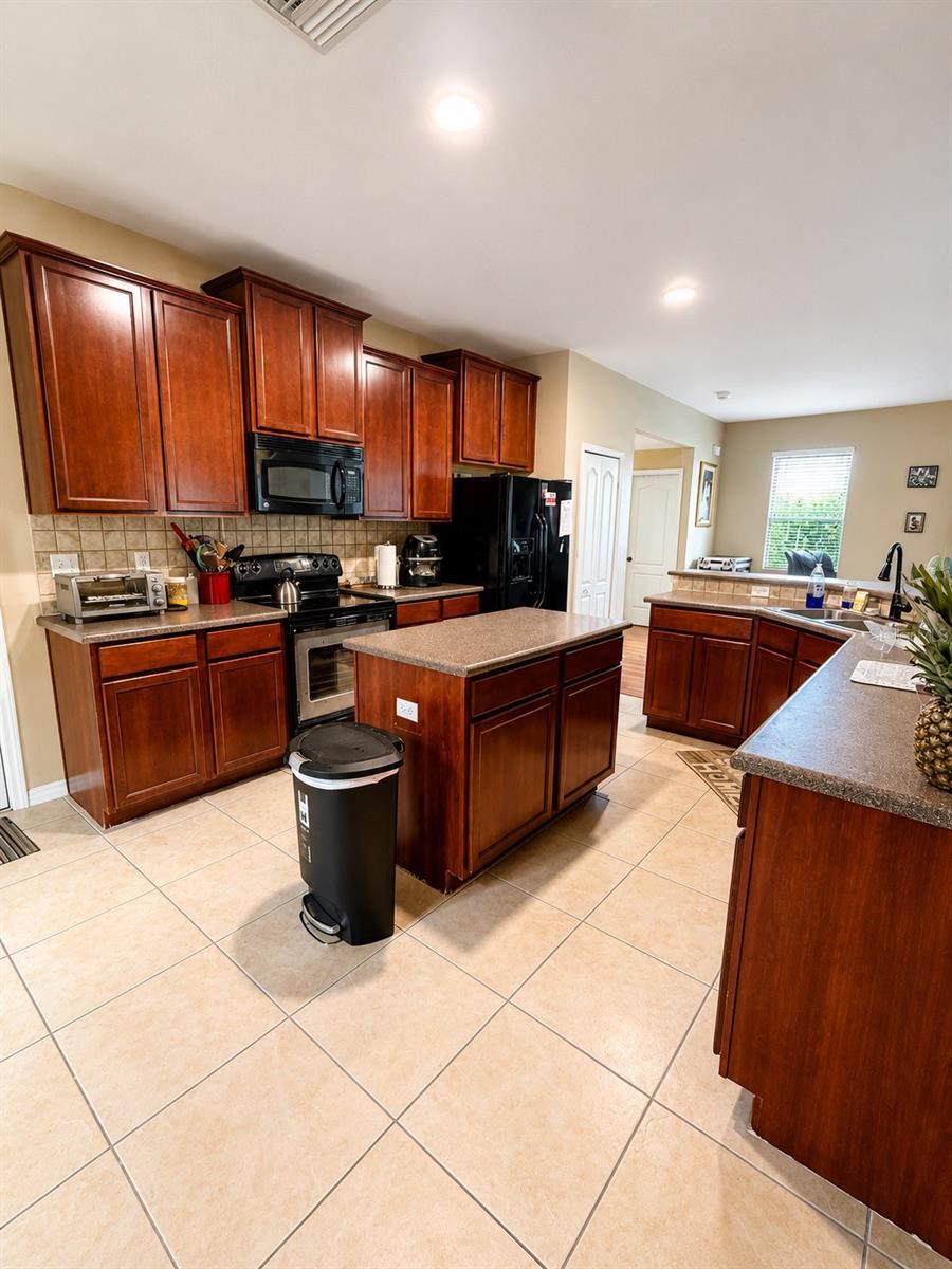 8309 TIDAL BREEZE DR — photo 2