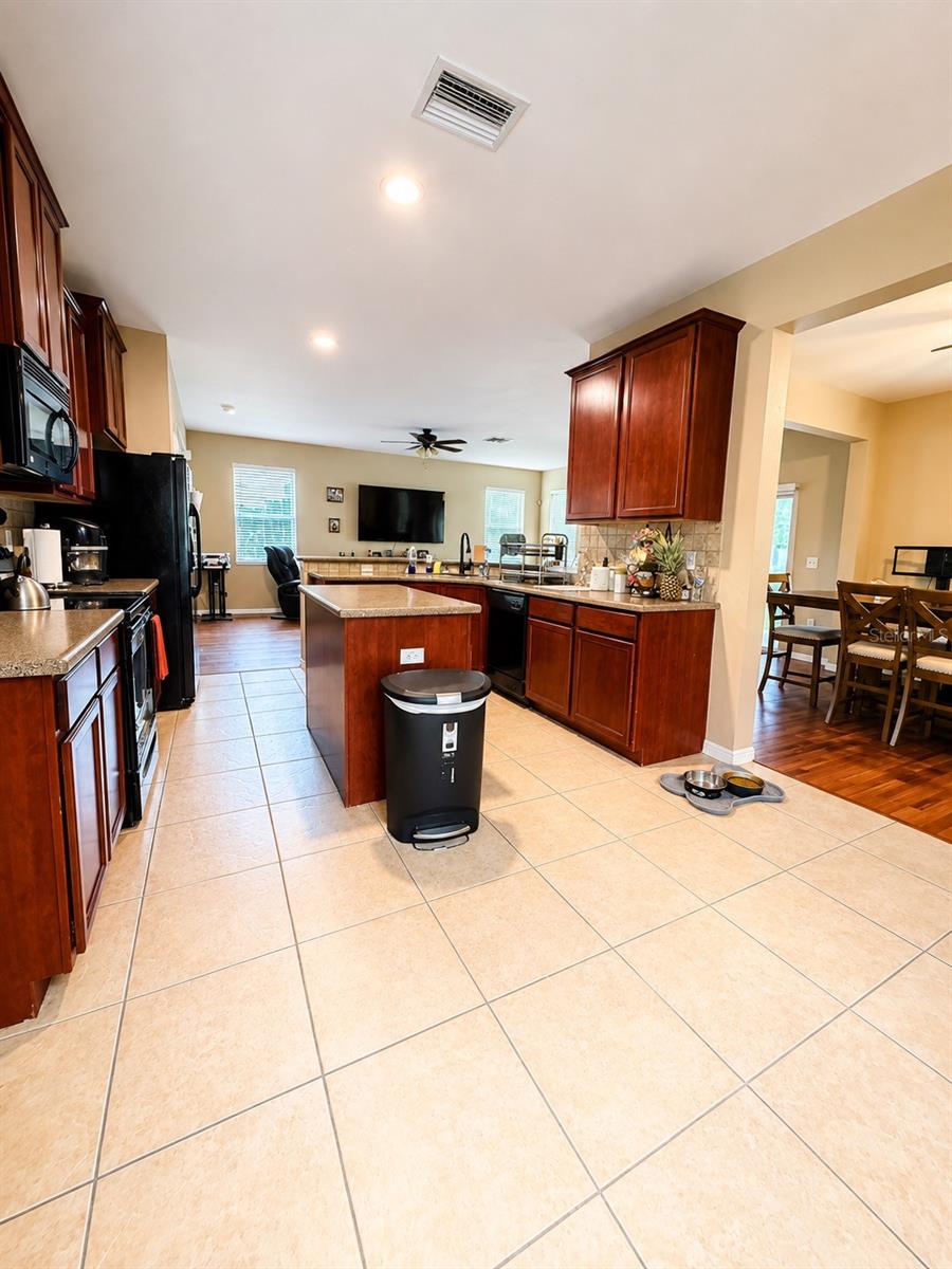 8309 TIDAL BREEZE DR — photo 3