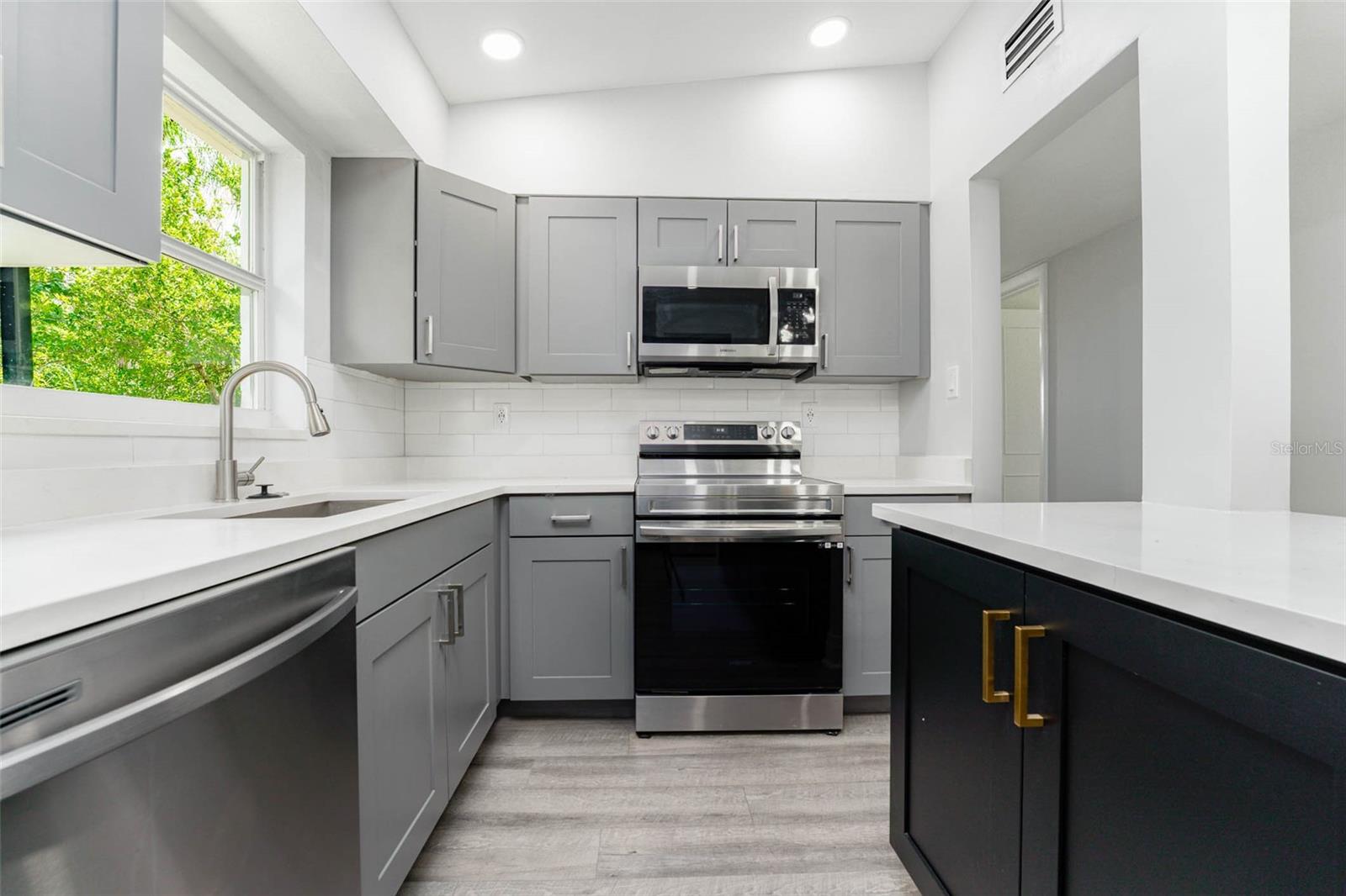 3018 E NORFOLK ST — photo 8