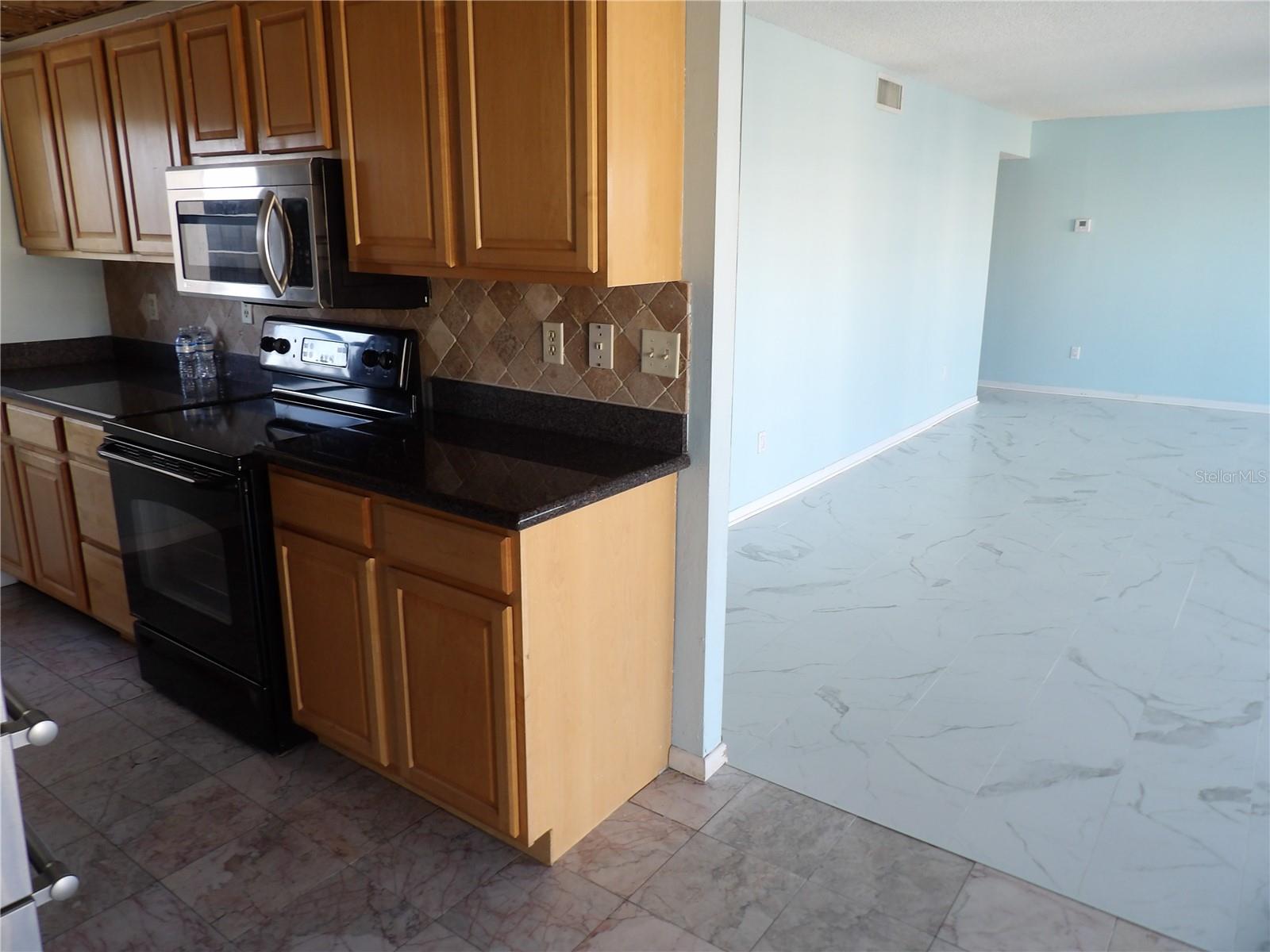 3300 COVE CAY DR #6G — photo 3