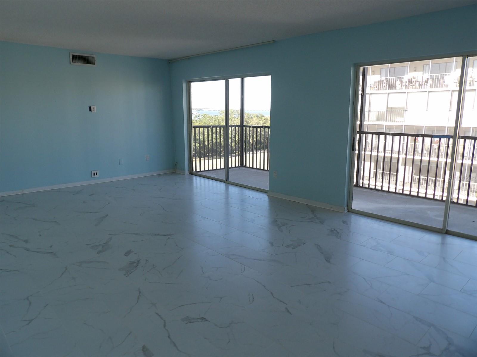 3300 COVE CAY DR #6G — photo 2