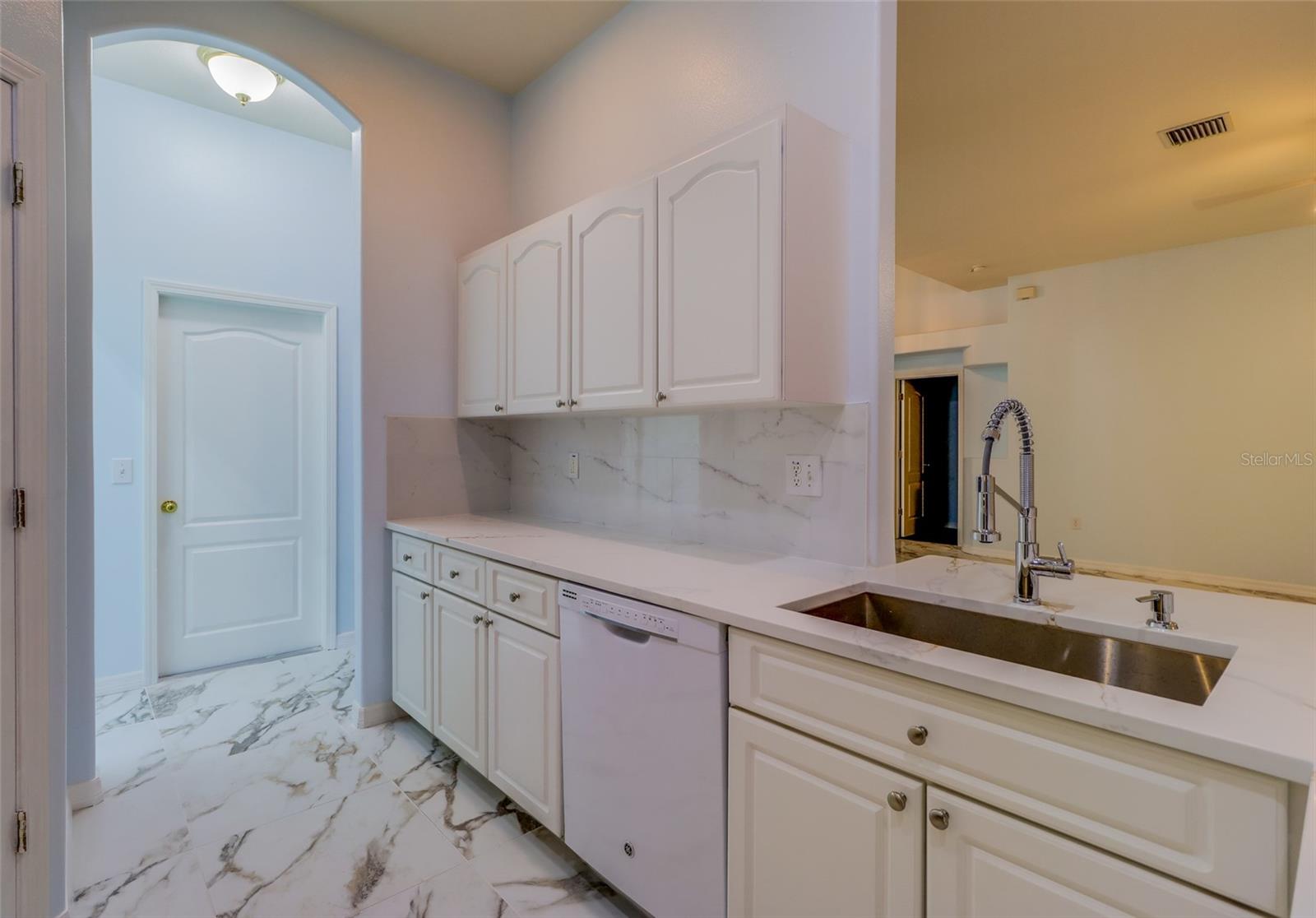 207 TAYLOR BAY LN — photo 24