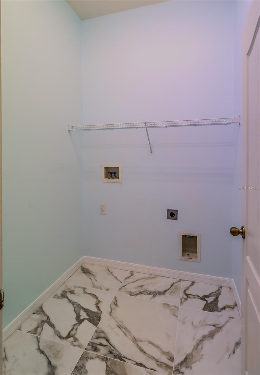 207 TAYLOR BAY LN — photo 41
