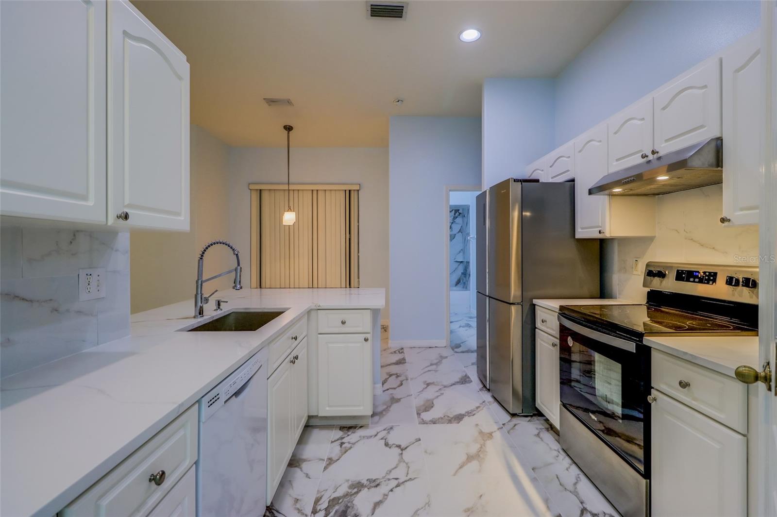 207 TAYLOR BAY LN — photo 20