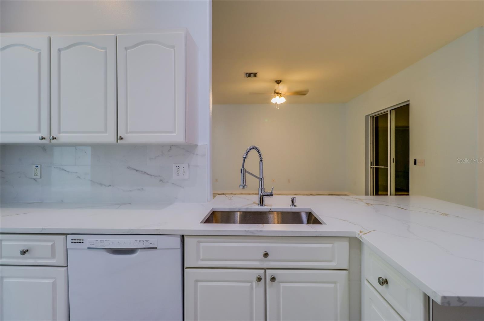 207 TAYLOR BAY LN — photo 23