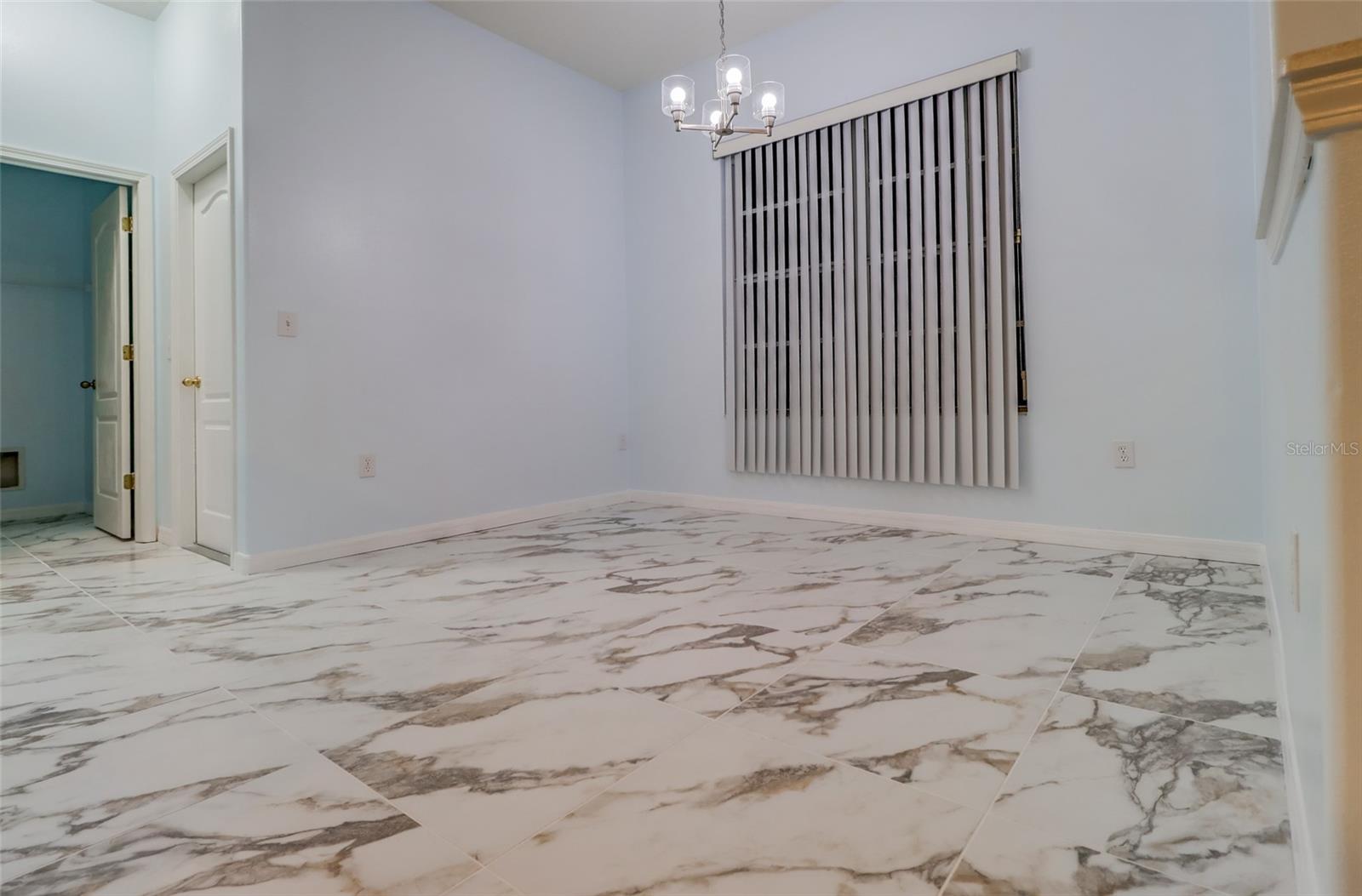207 TAYLOR BAY LN — photo 11