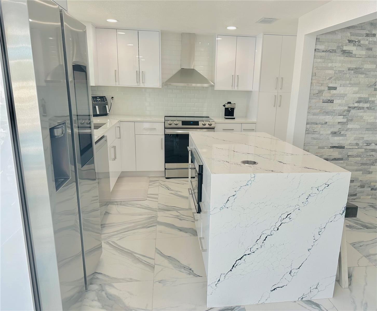 4229 FLORAMAR TER — photo 13