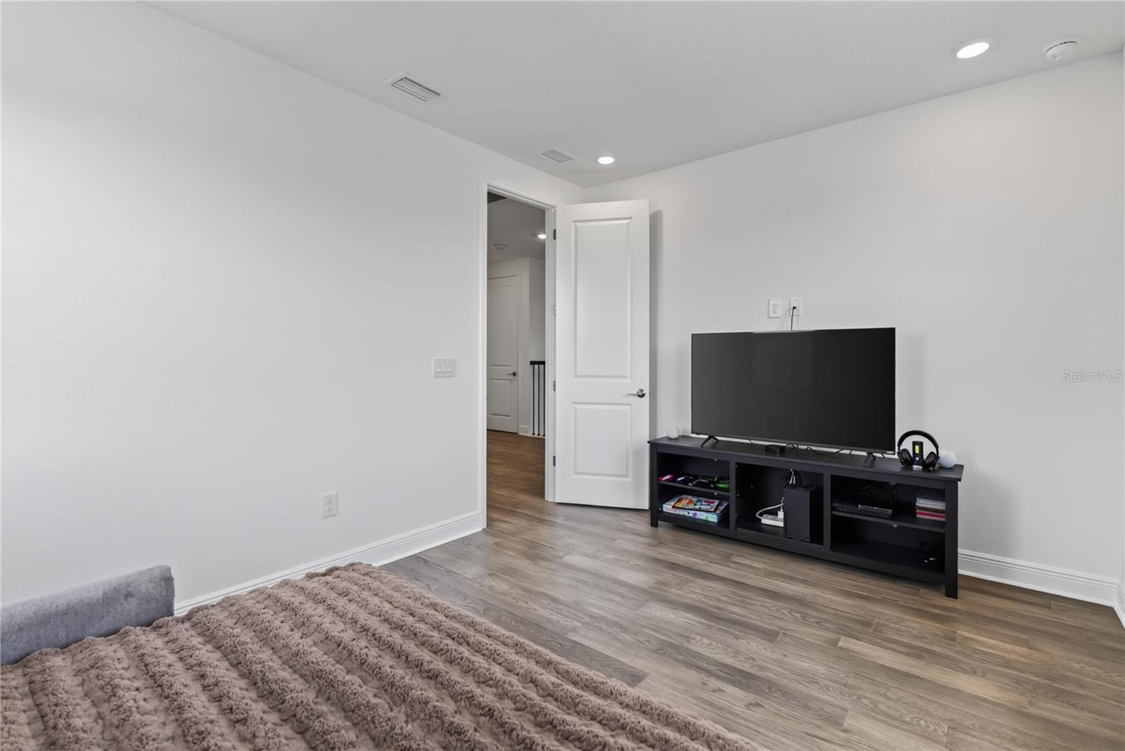 7595 SEAHAWK AVE — photo 35