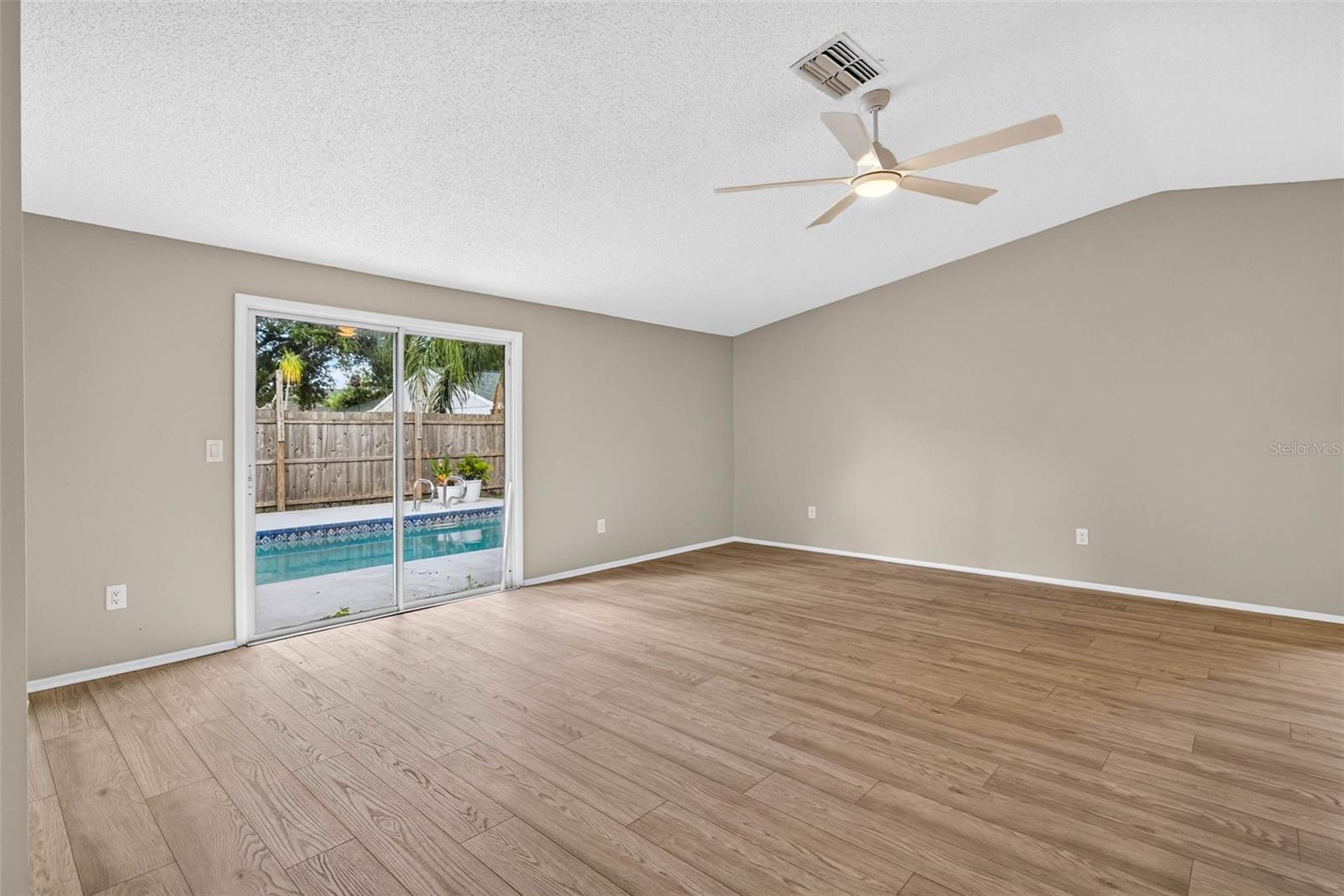 651 TIMBER BAY CIR E — photo 11