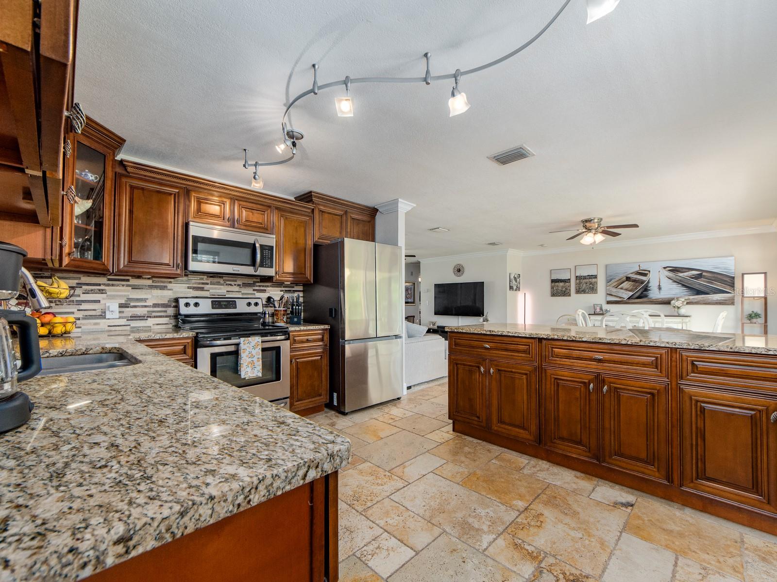 1679 WOODRIDGE DR — photo 8