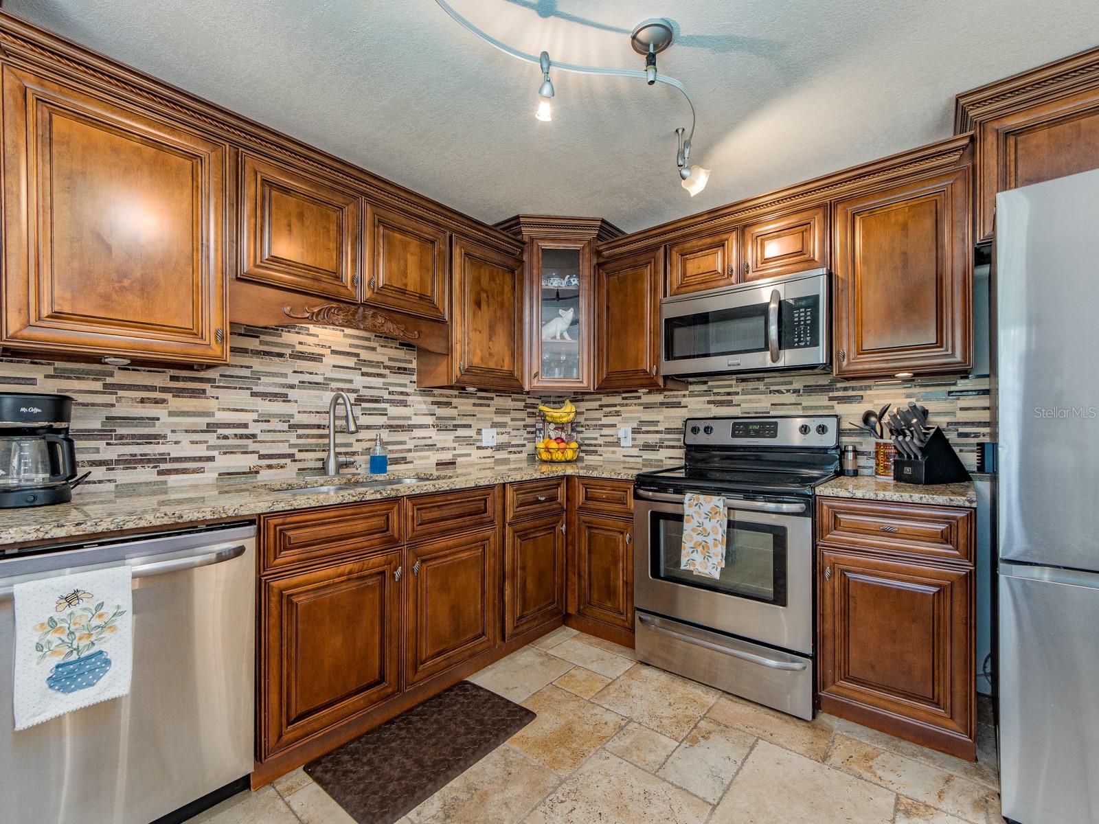1679 WOODRIDGE DR — photo 9