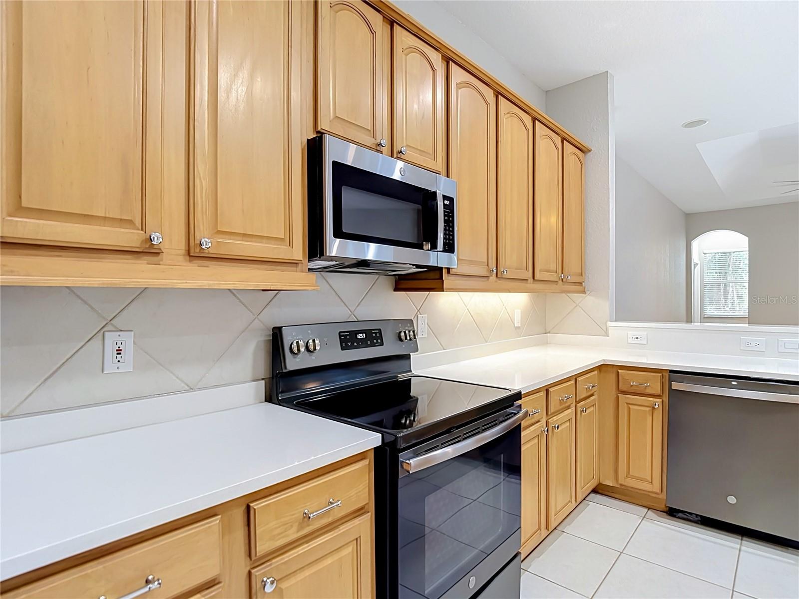 10221 GARDEN ALCOVE DR — photo 17