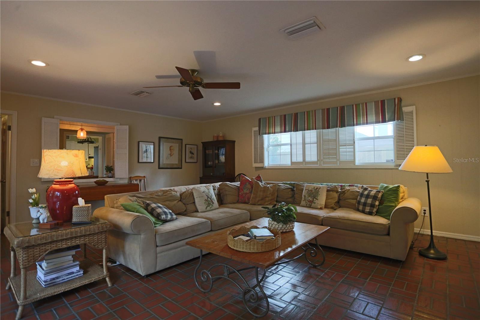 4414 W WATROUS AVE — photo 10