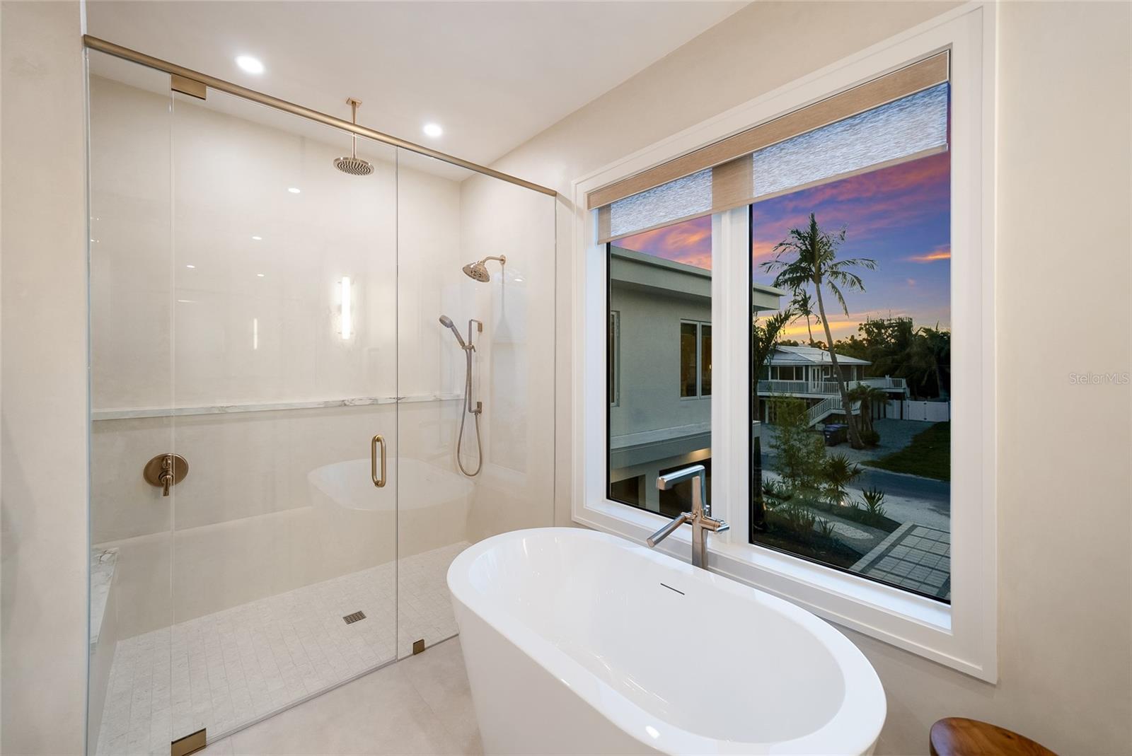 242 LAKEVIEW DR — photo 34