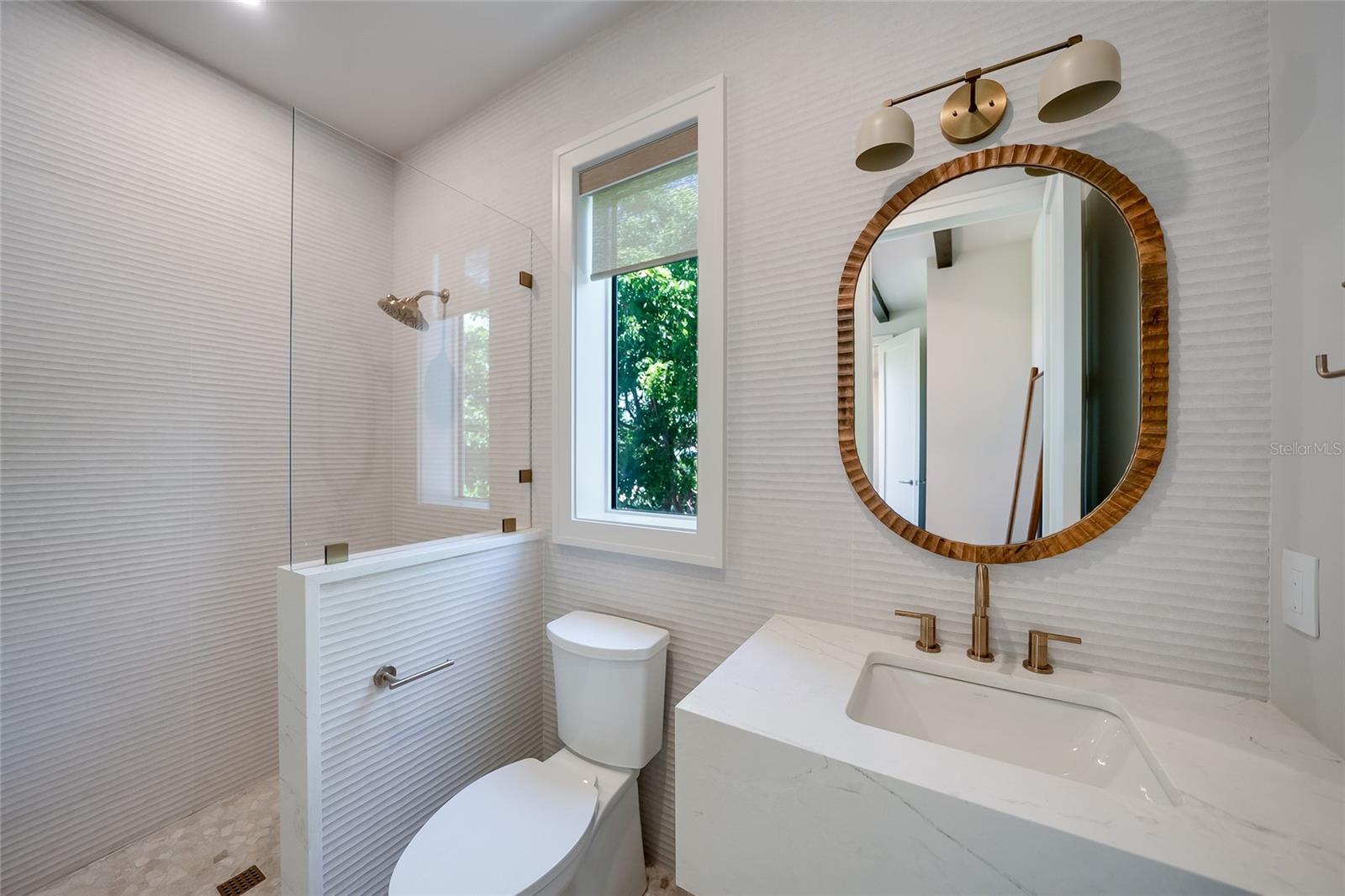 242 LAKEVIEW DR — photo 46