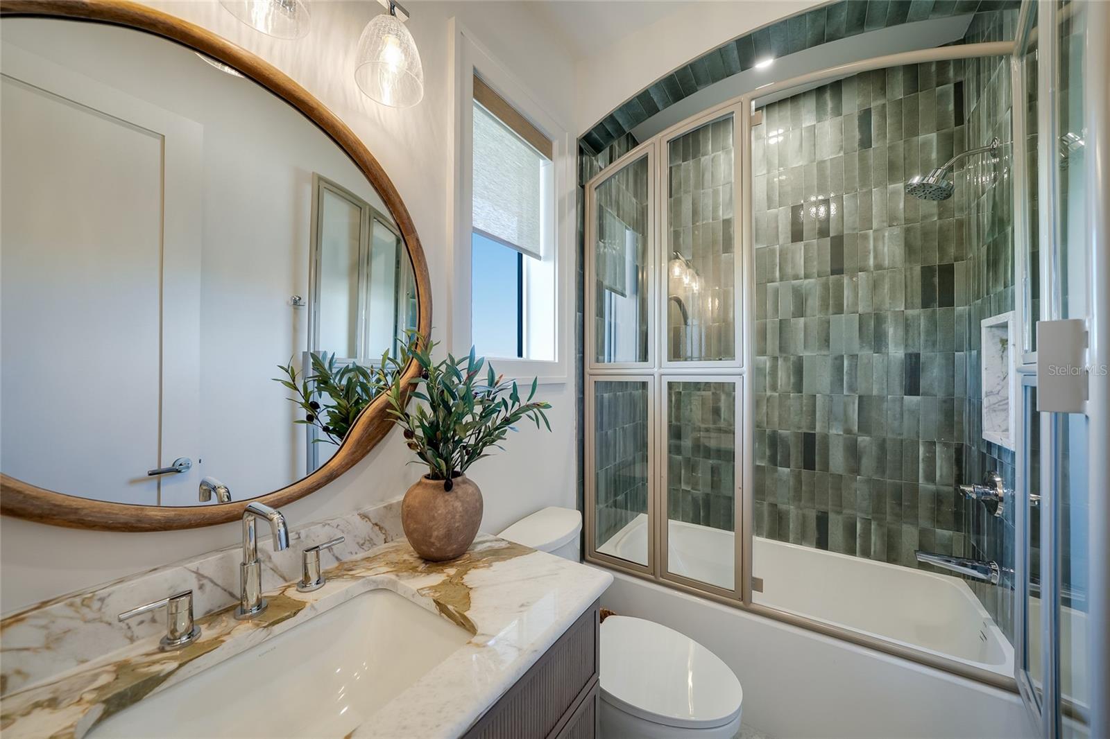 242 LAKEVIEW DR — photo 52