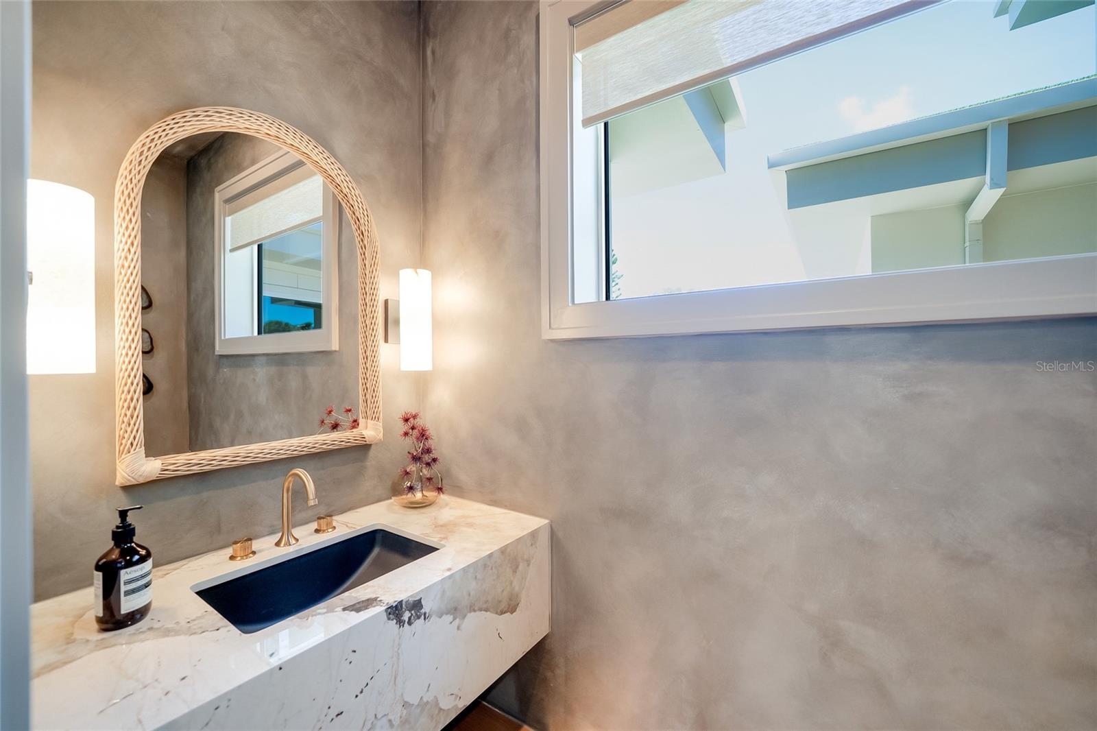 242 LAKEVIEW DR — photo 43