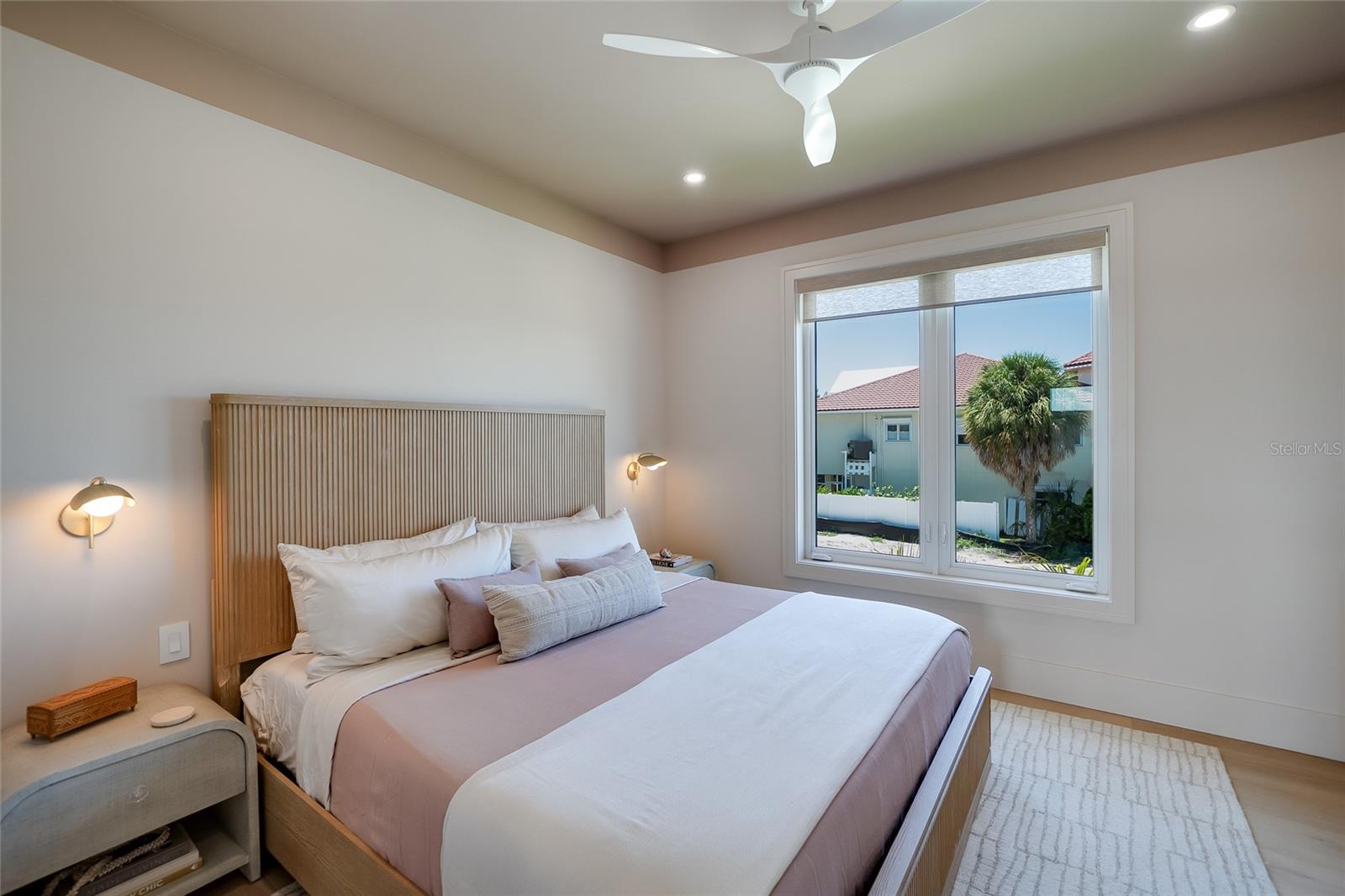 242 LAKEVIEW DR — photo 37