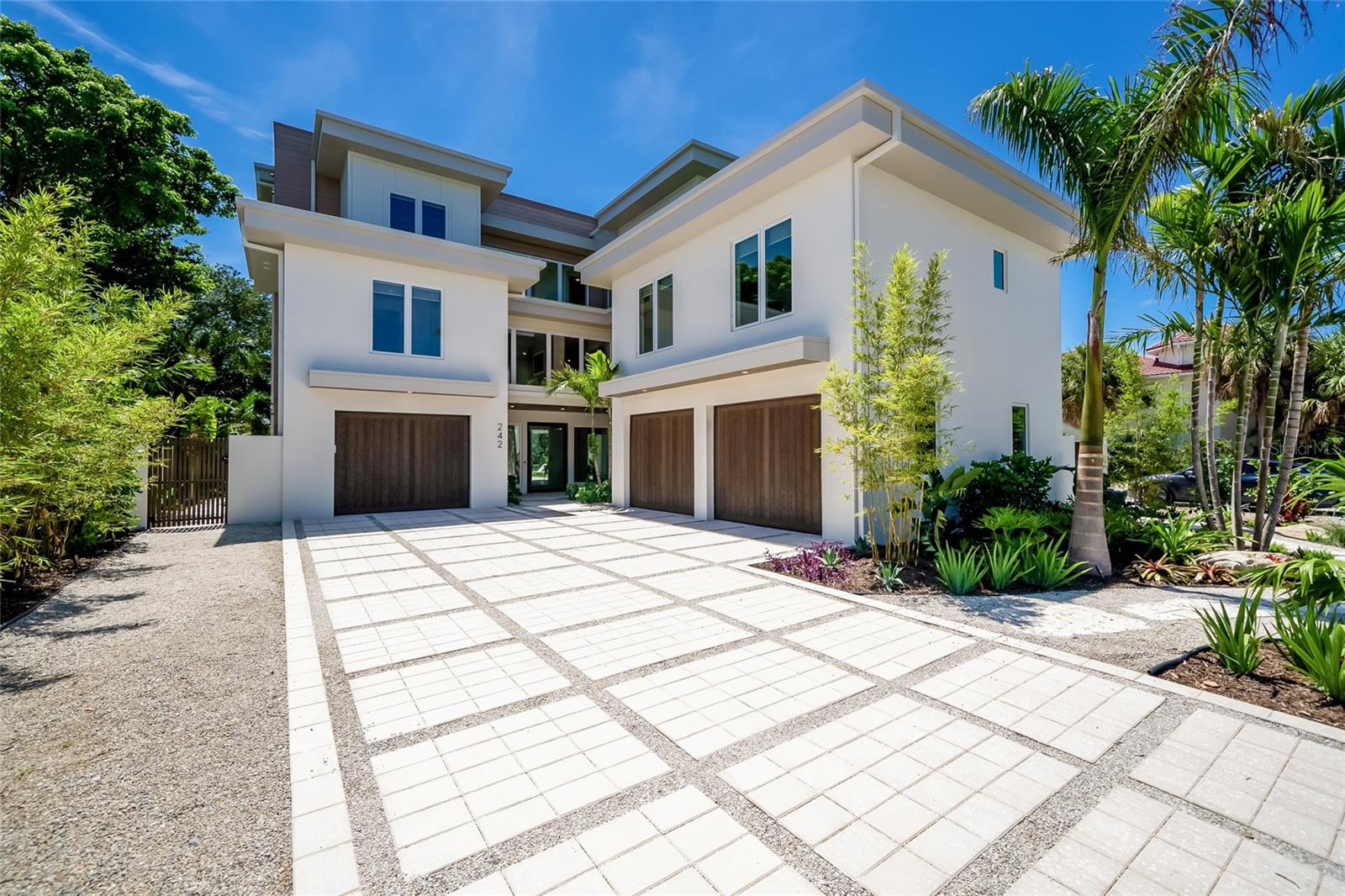 242 LAKEVIEW DR — photo 4