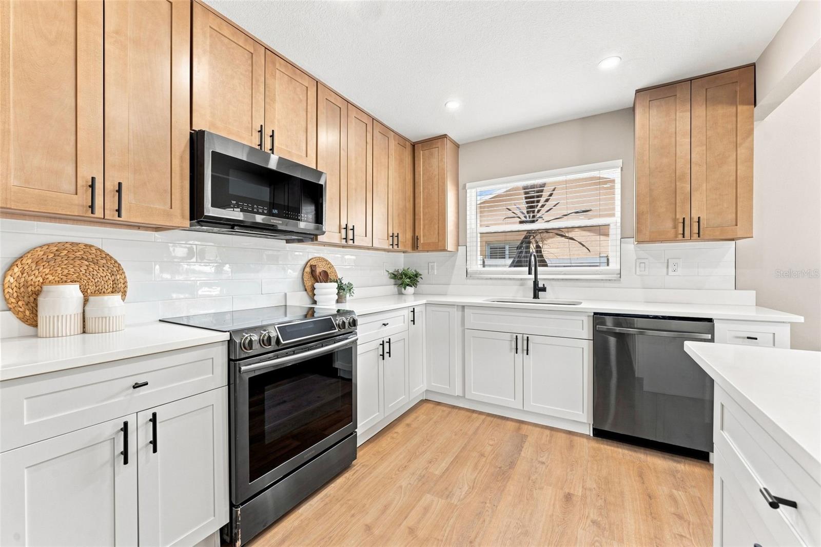 300 N BAY HILLS BLVD — photo 7