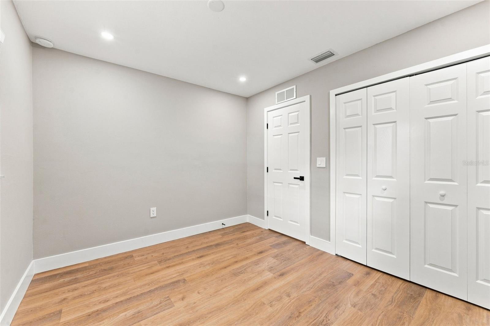 300 N BAY HILLS BLVD — photo 28