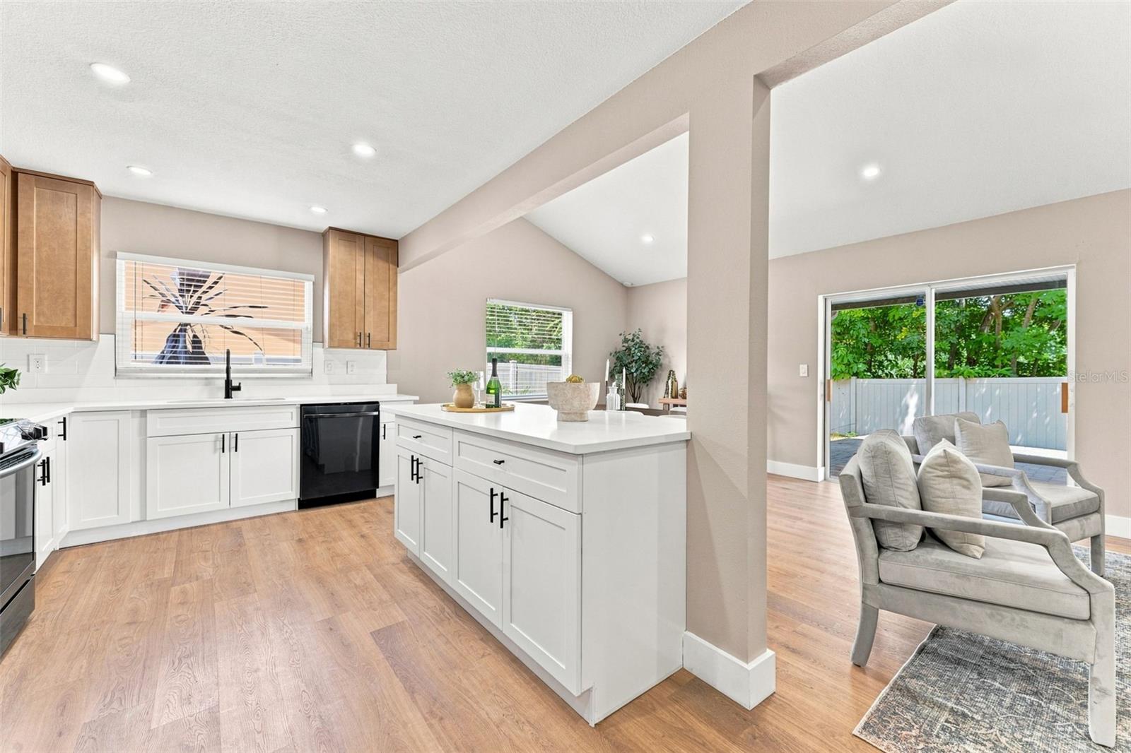 300 N BAY HILLS BLVD — photo 8