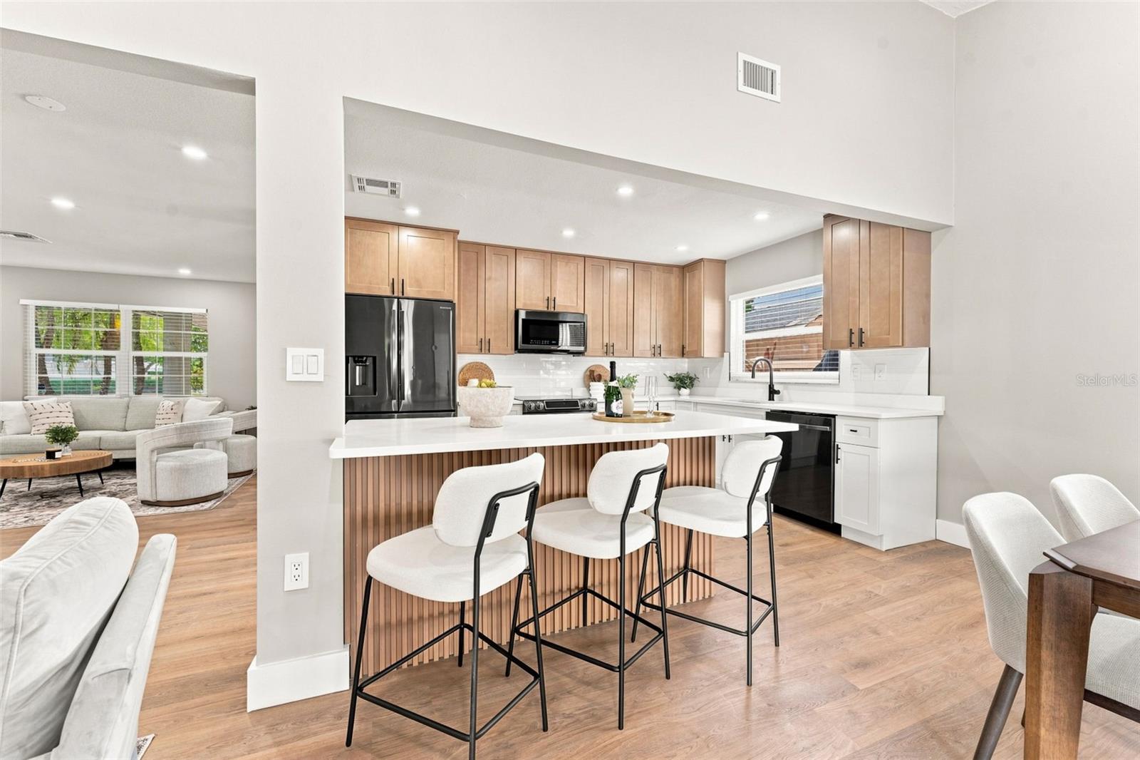 300 N BAY HILLS BLVD — photo 9