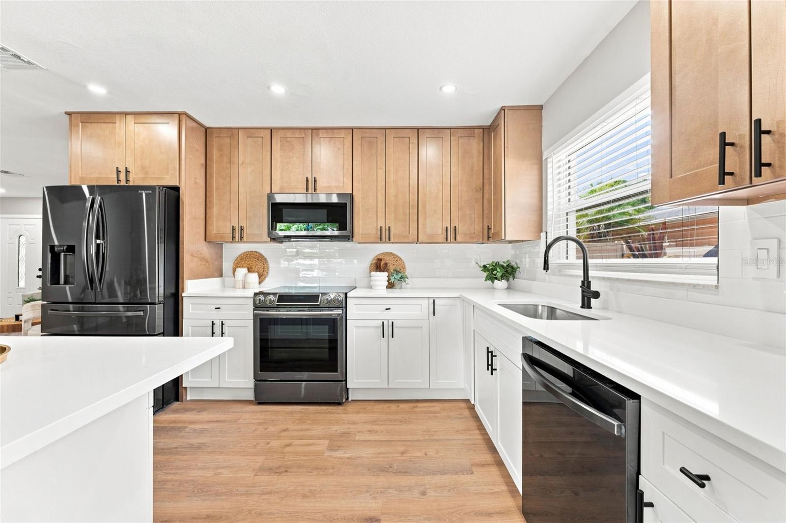 300 N BAY HILLS BLVD — photo 6