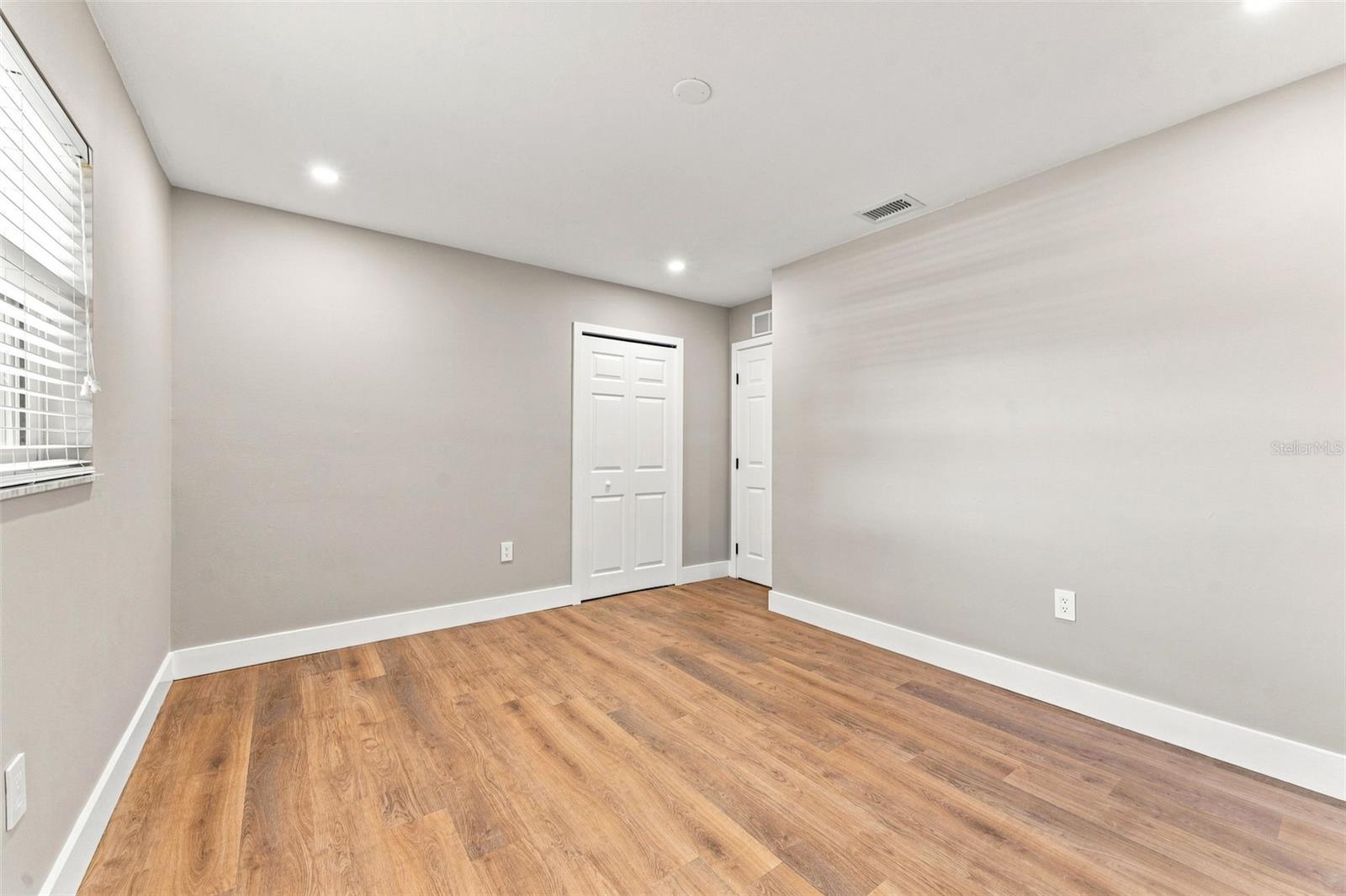 300 N BAY HILLS BLVD — photo 23