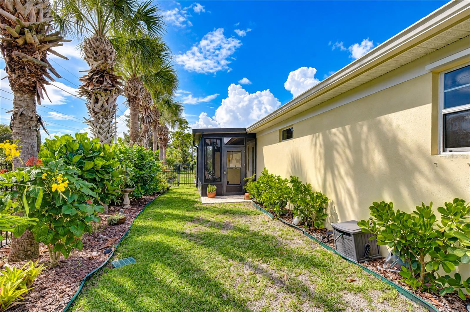 6810 MUNCASTER CT — photo 59