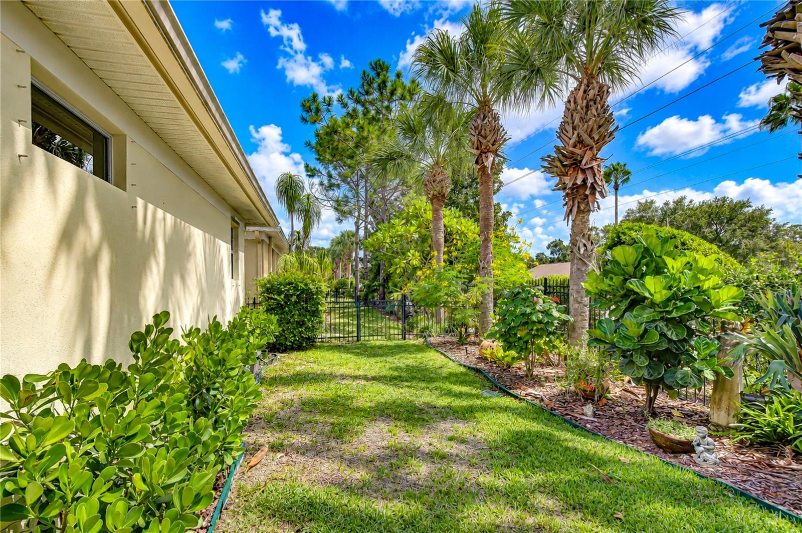 6810 MUNCASTER CT — photo 58