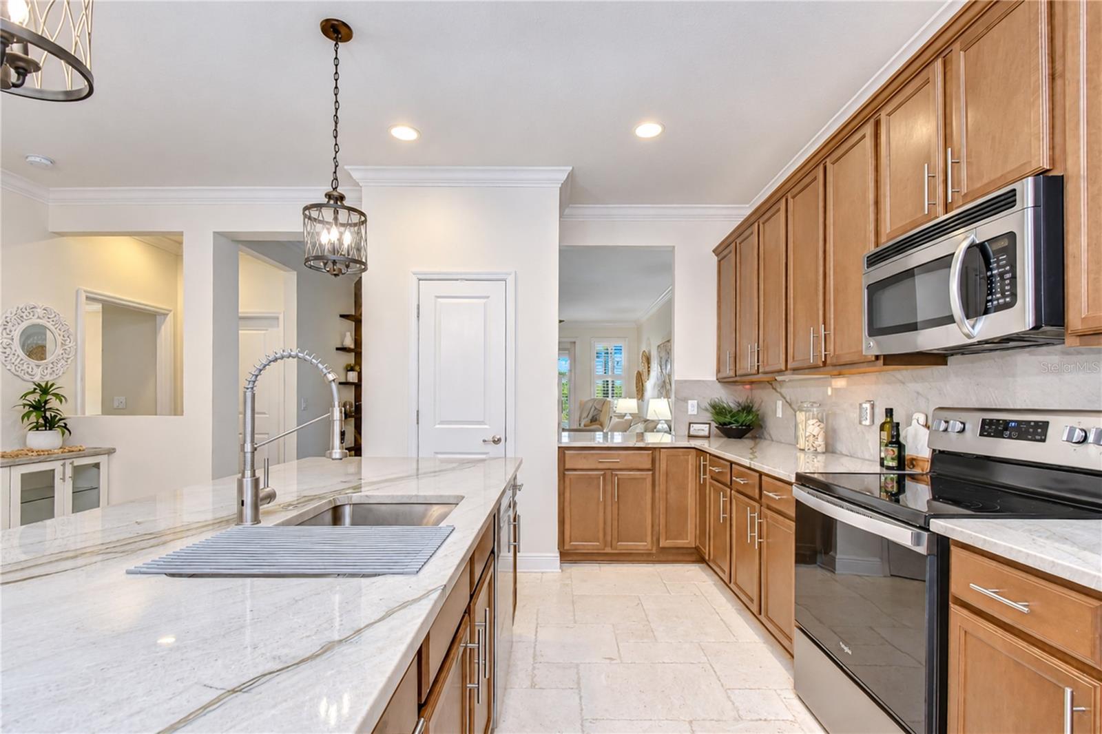 6810 MUNCASTER CT — photo 23
