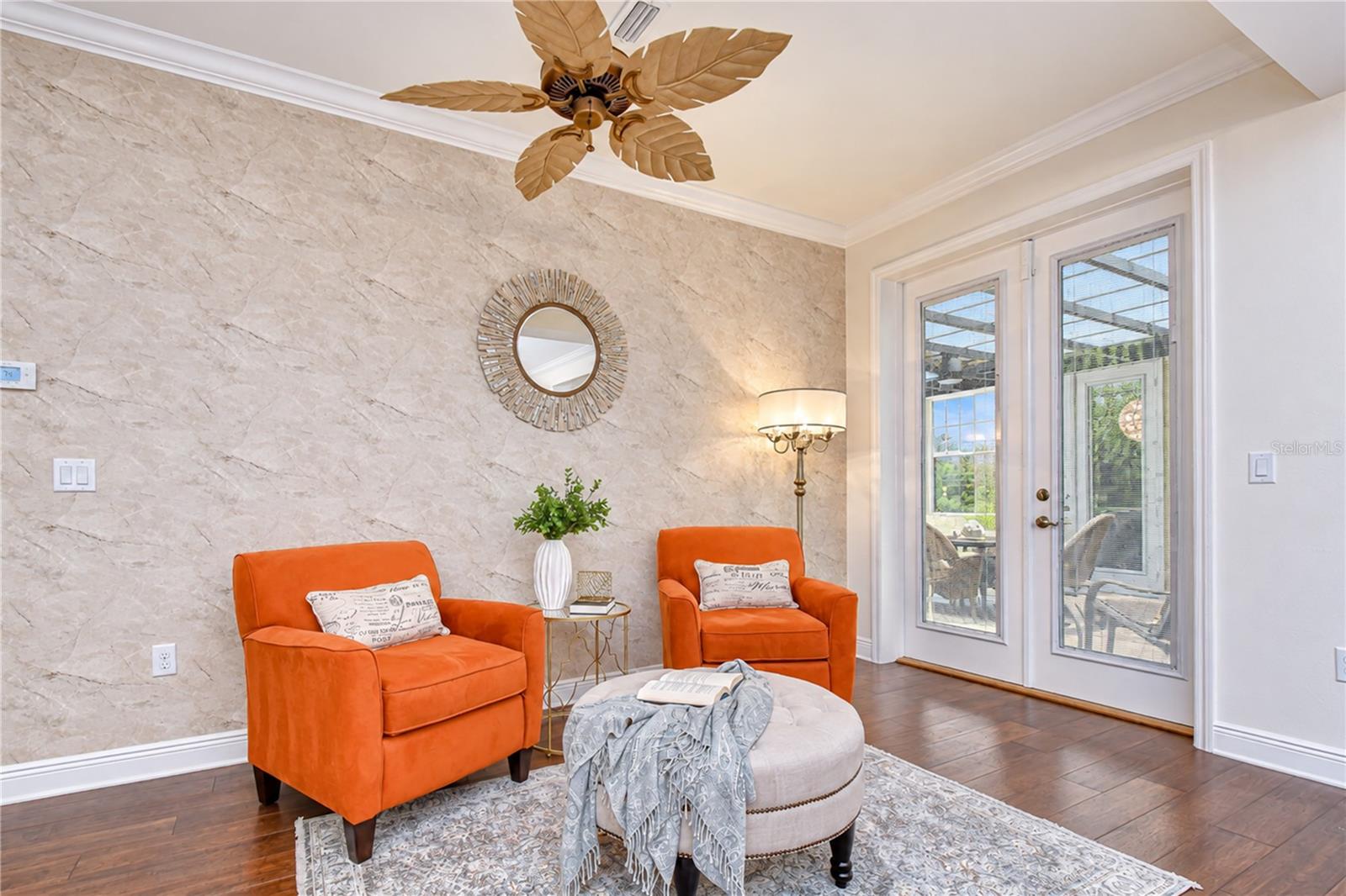 6810 MUNCASTER CT — photo 9