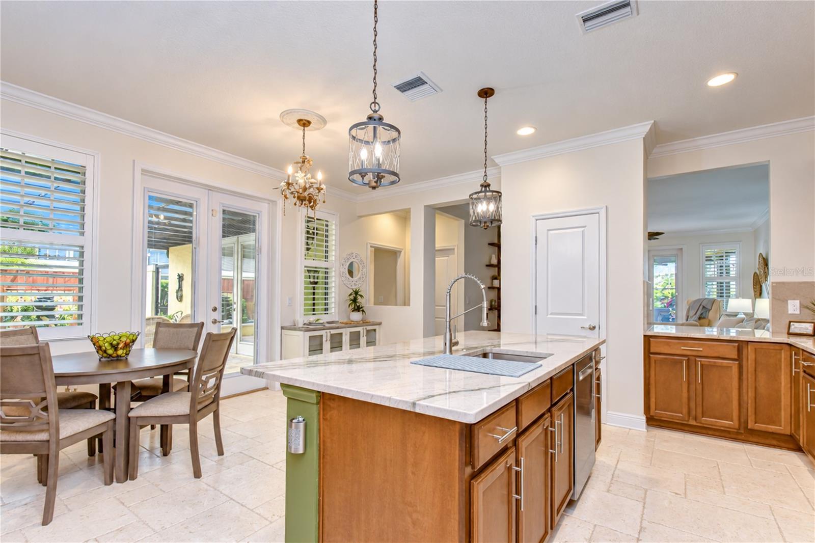 6810 MUNCASTER CT — photo 22