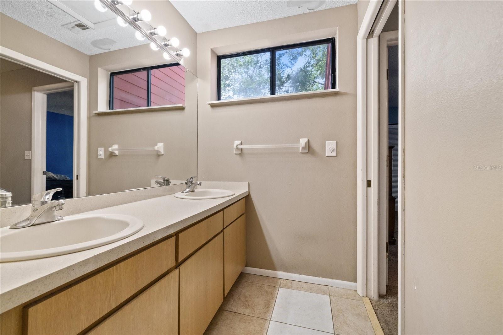 803 FAIRWOOD LN — photo 28