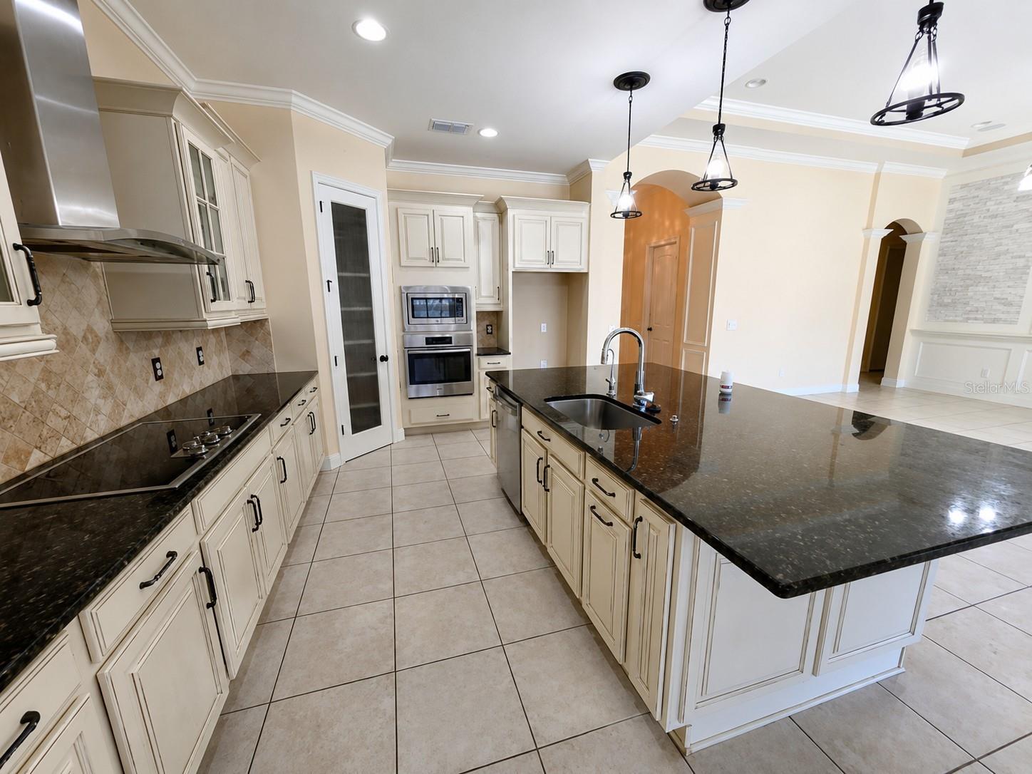 10911 CHARMWOOD DR — photo 2
