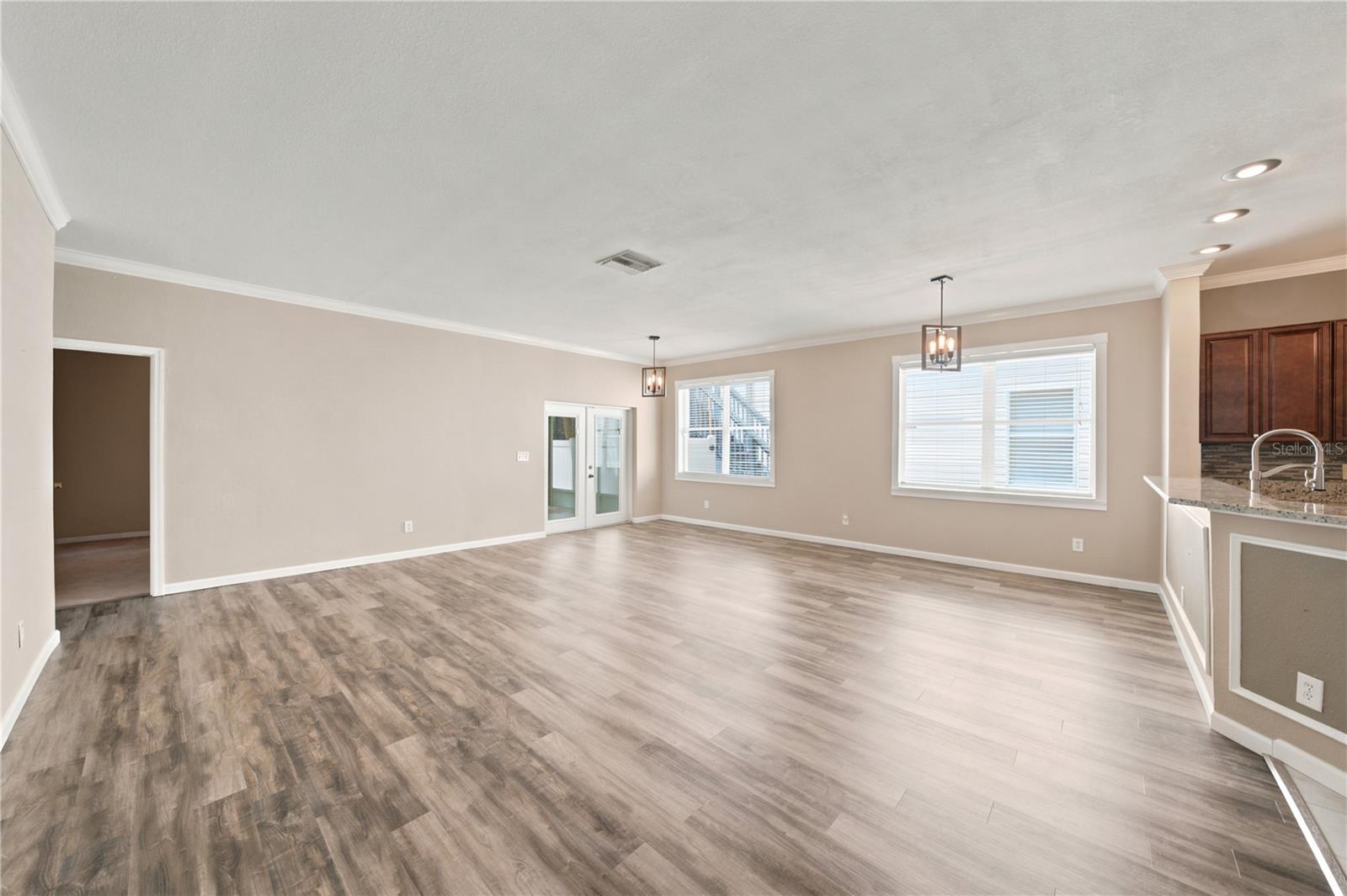 2318 W CHERRY ST — photo 9