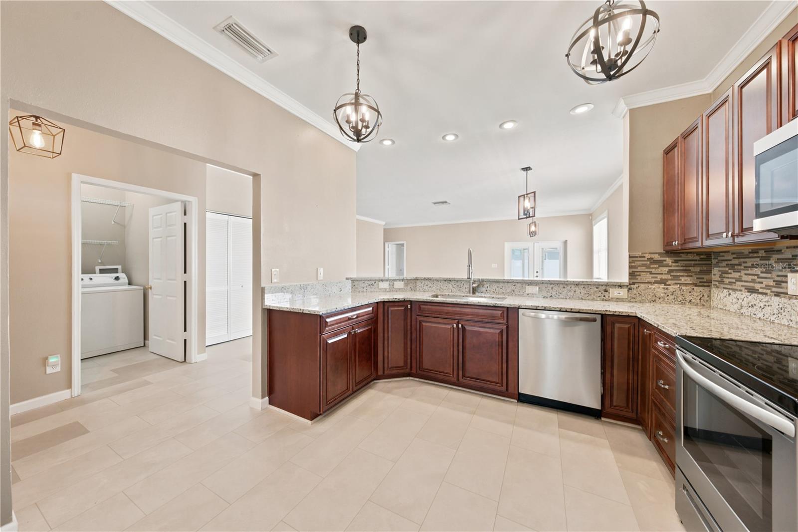 2318 W CHERRY ST — photo 3