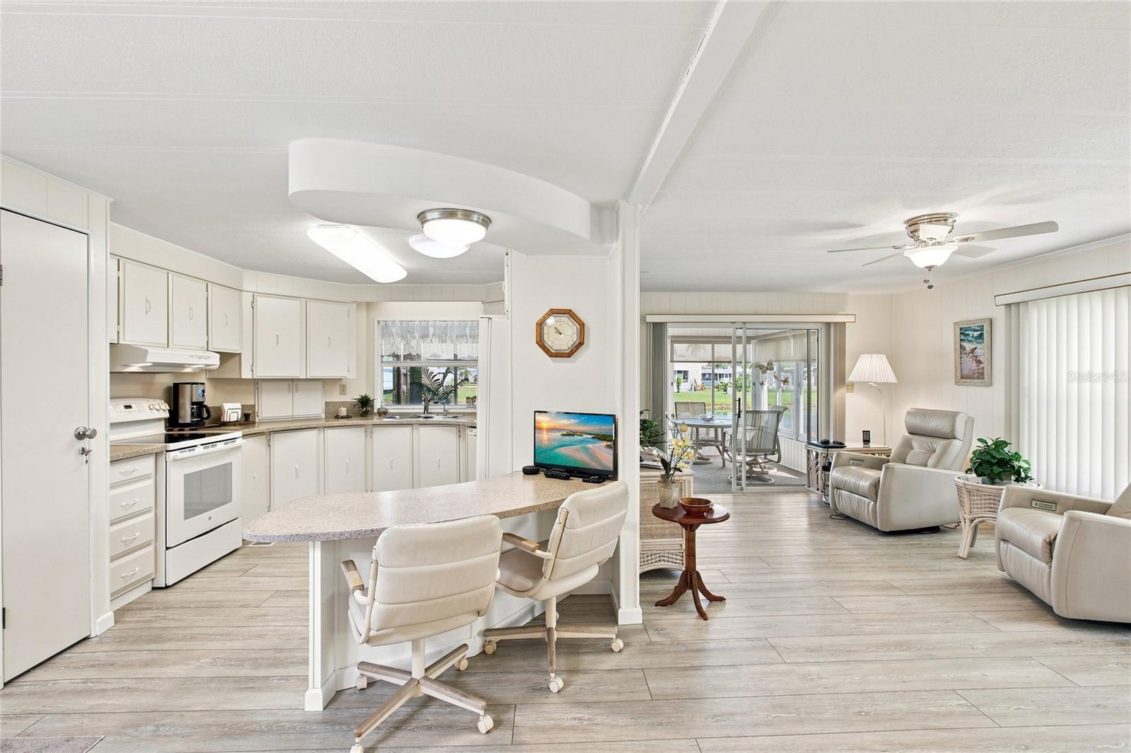 106 KING ARTHUR DR — photo 12