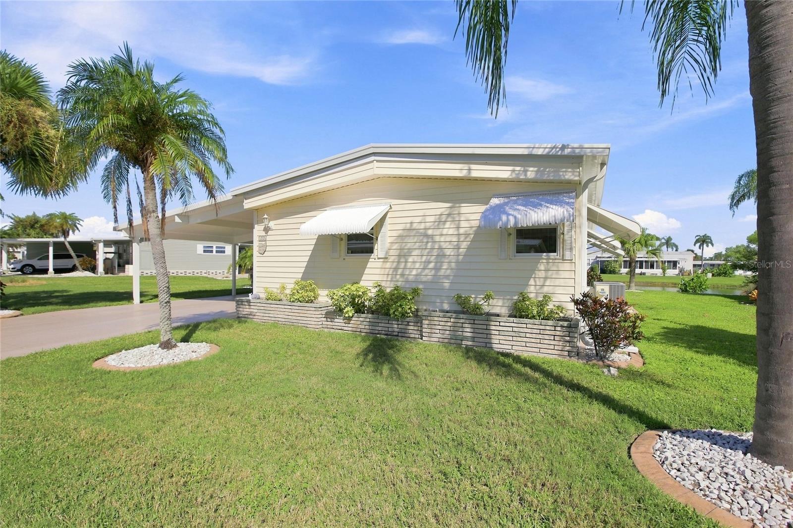 106 KING ARTHUR DR — photo 2