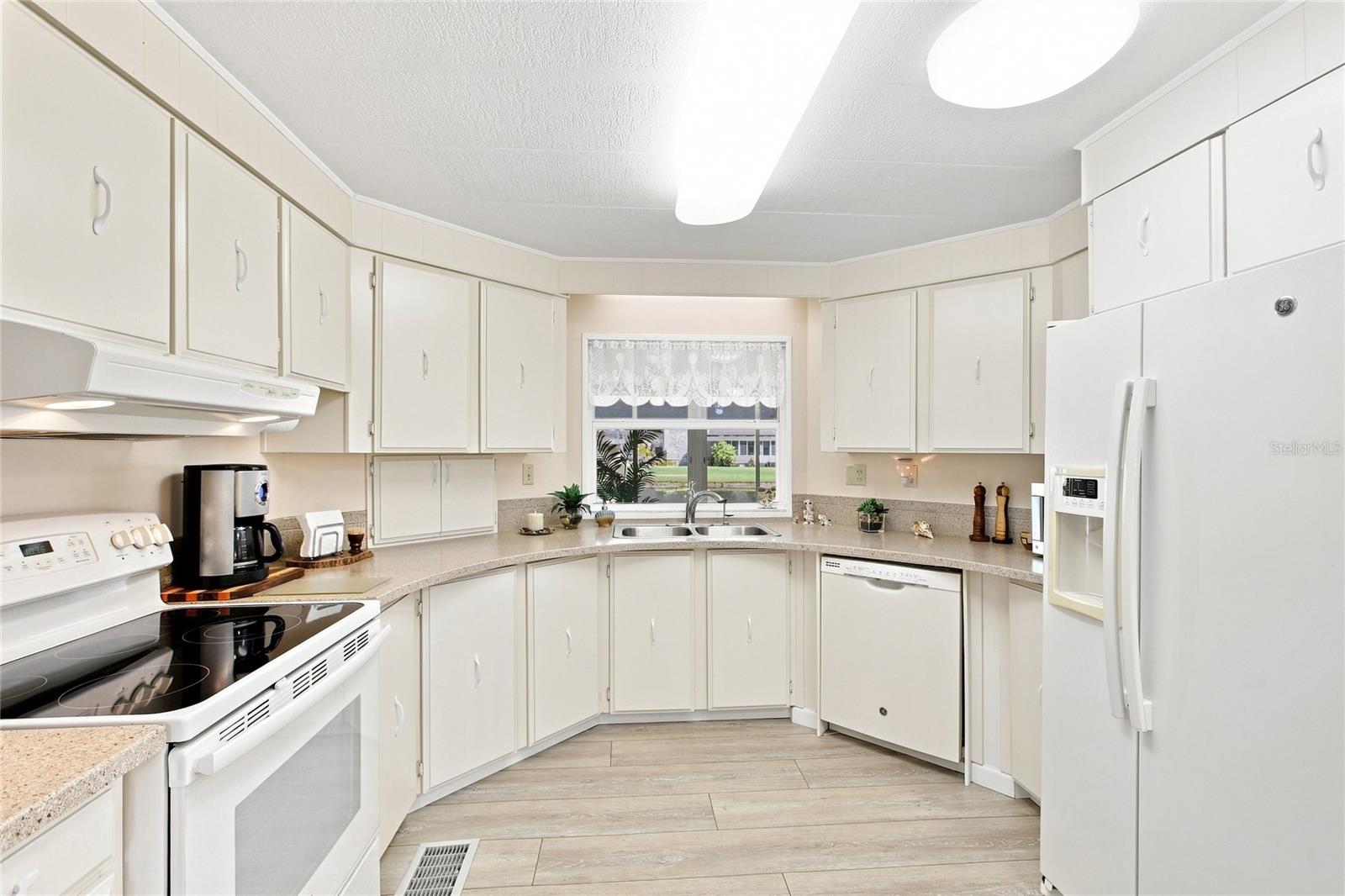 106 KING ARTHUR DR — photo 13