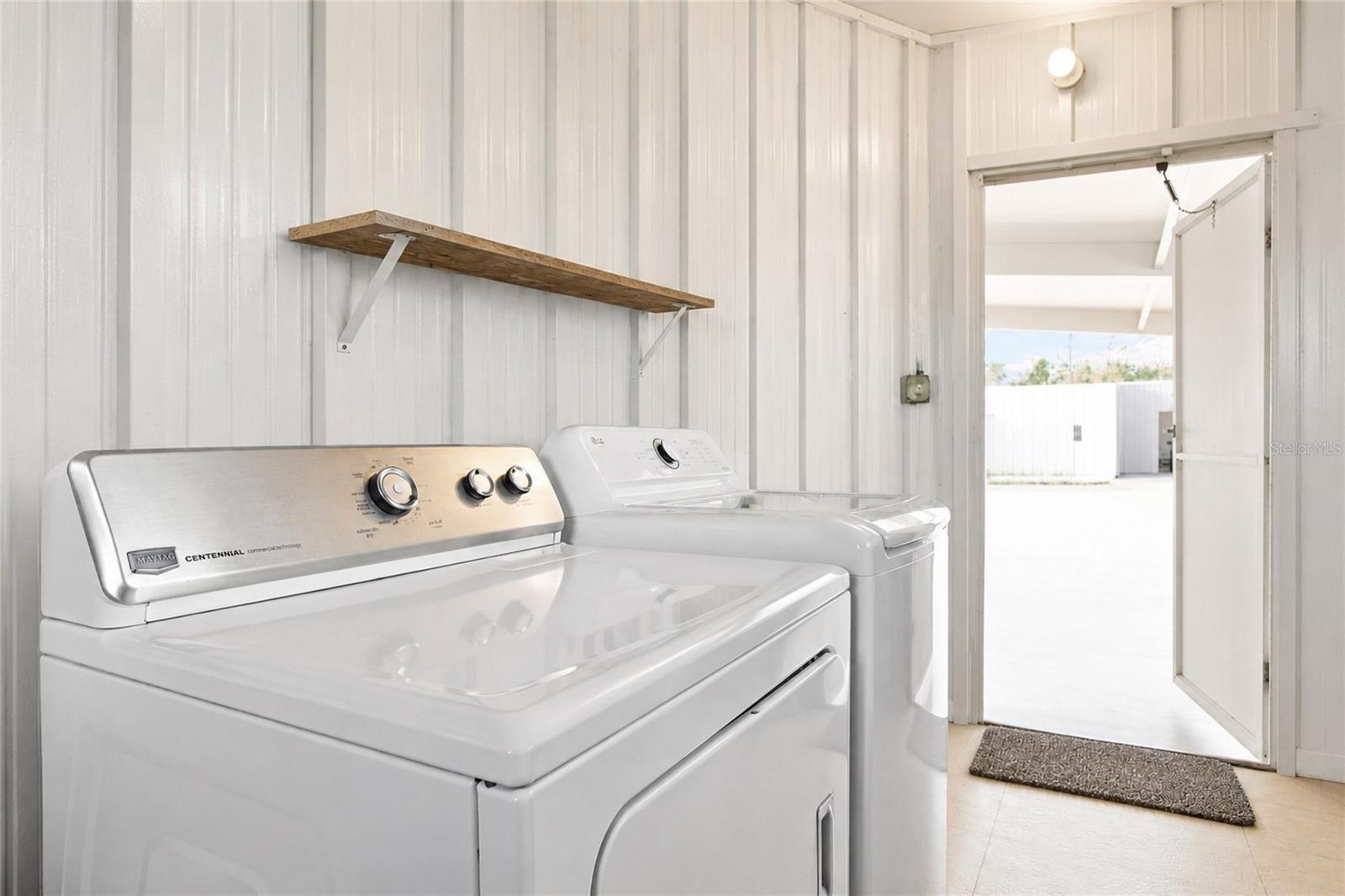106 KING ARTHUR DR — photo 35