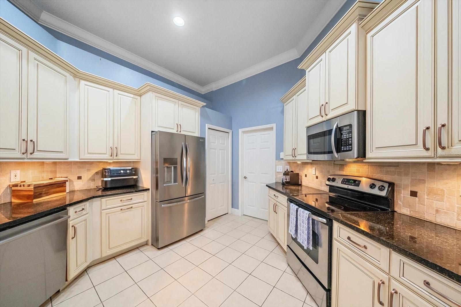 7378 DEER CROSSING CT — photo 9