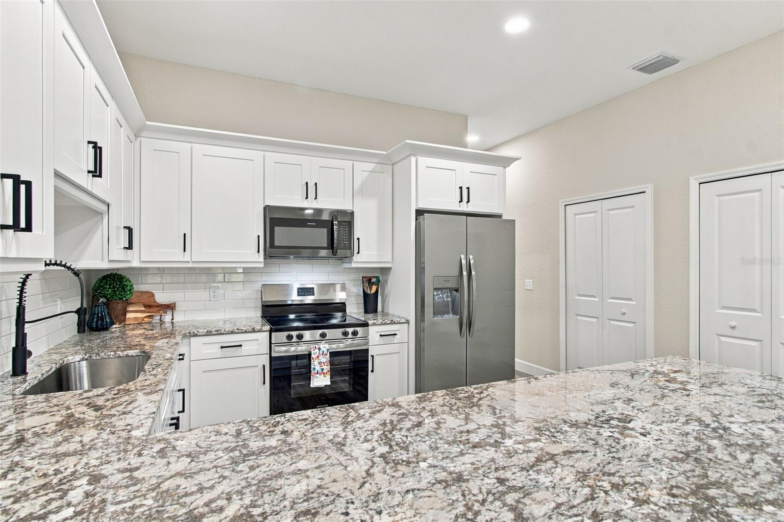 308 E DAMON ST — photo 34
