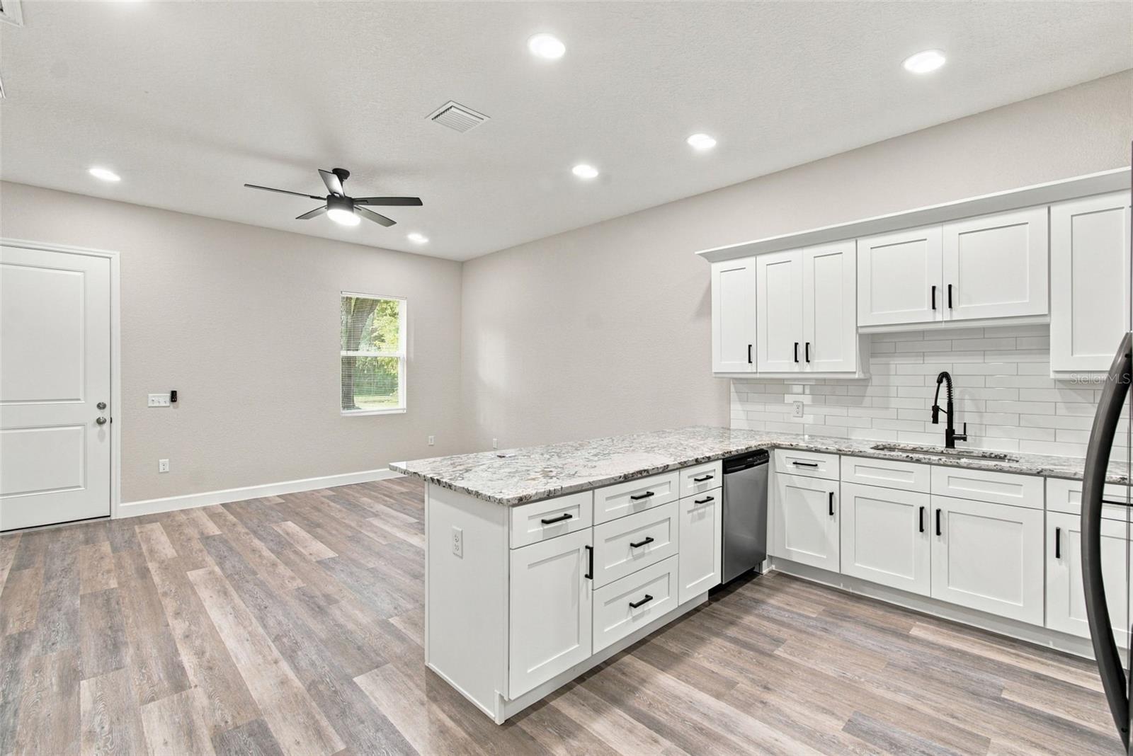 308 E DAMON ST — photo 31