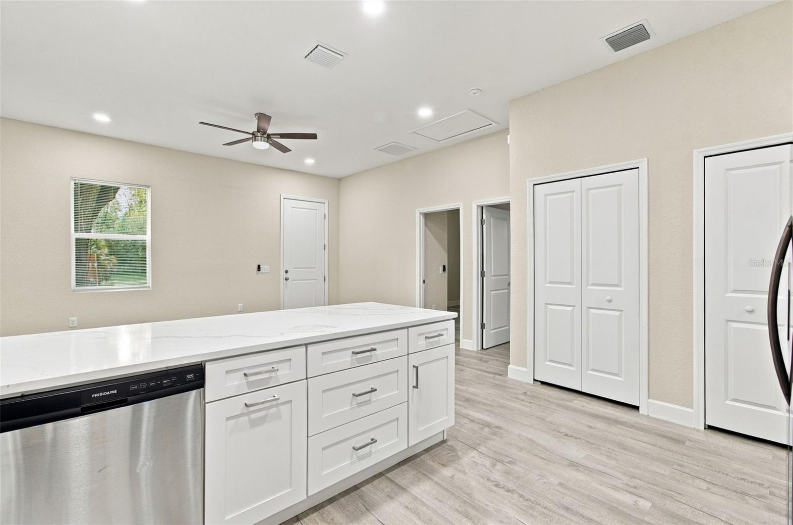308 E DAMON ST — photo 64