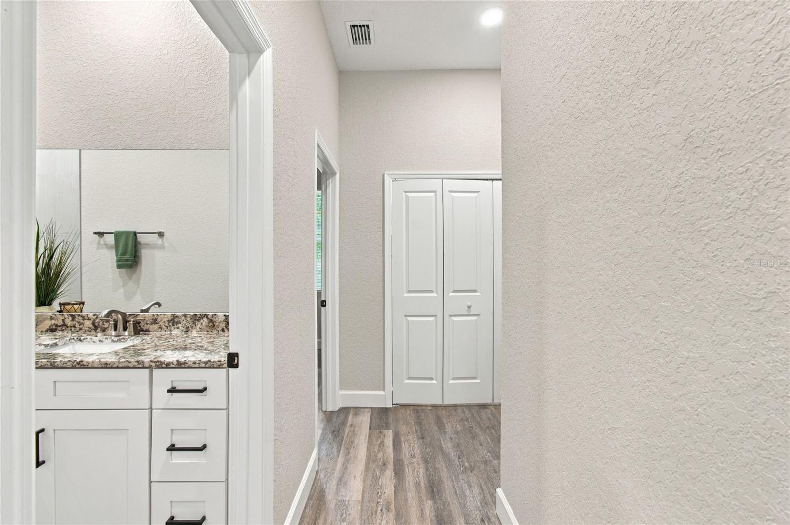 308 E DAMON ST — photo 18