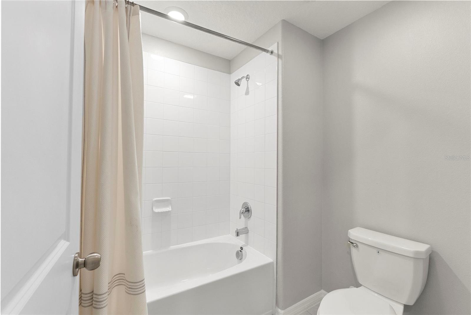 407 ROYAL EMPRESS DR — photo 41